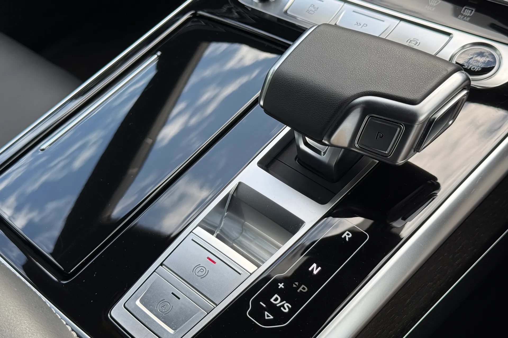 Audi Q8 thumbnail image number 25