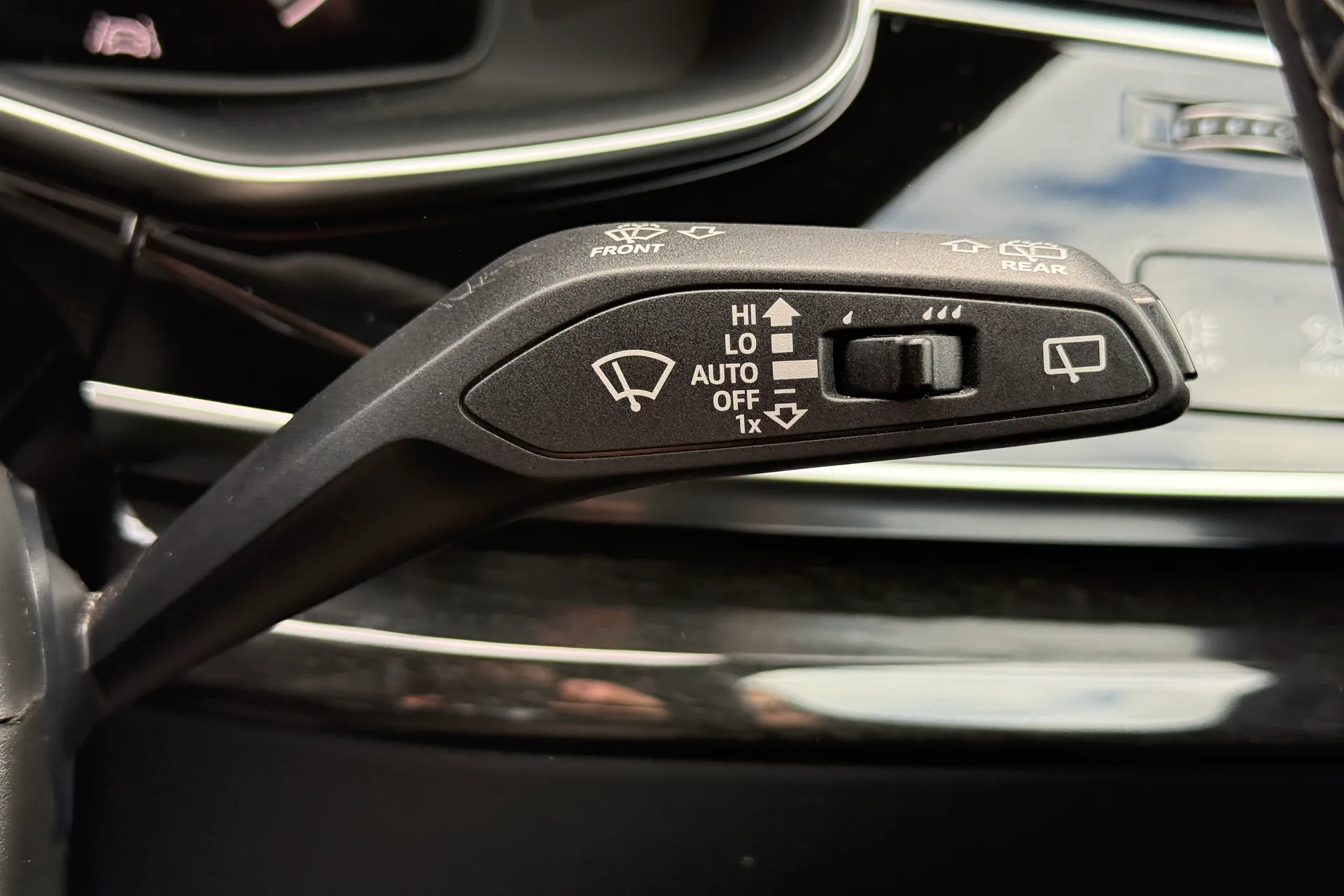 Audi Q8 thumbnail image number 18