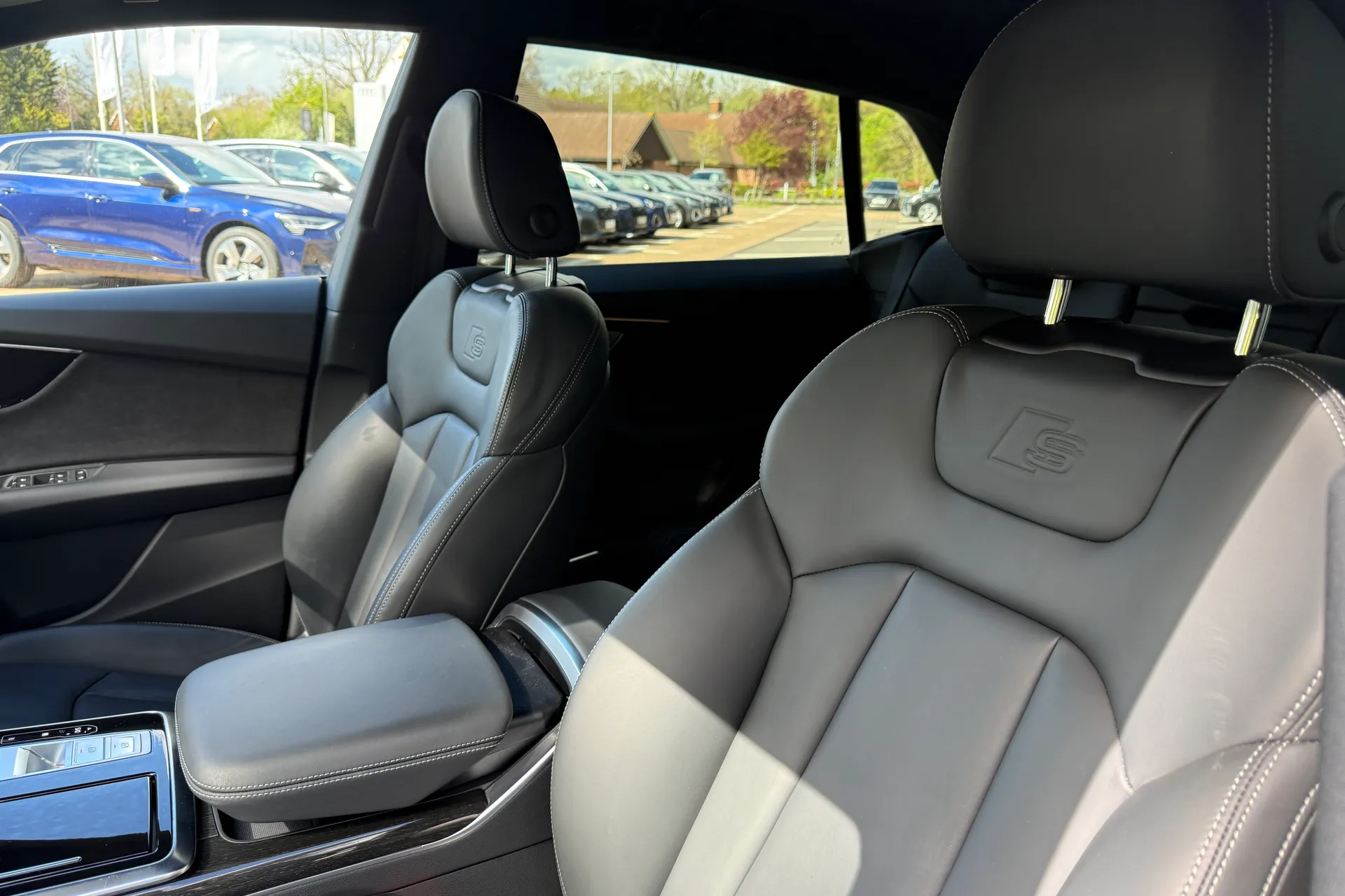 Audi Q8 thumbnail image number 56