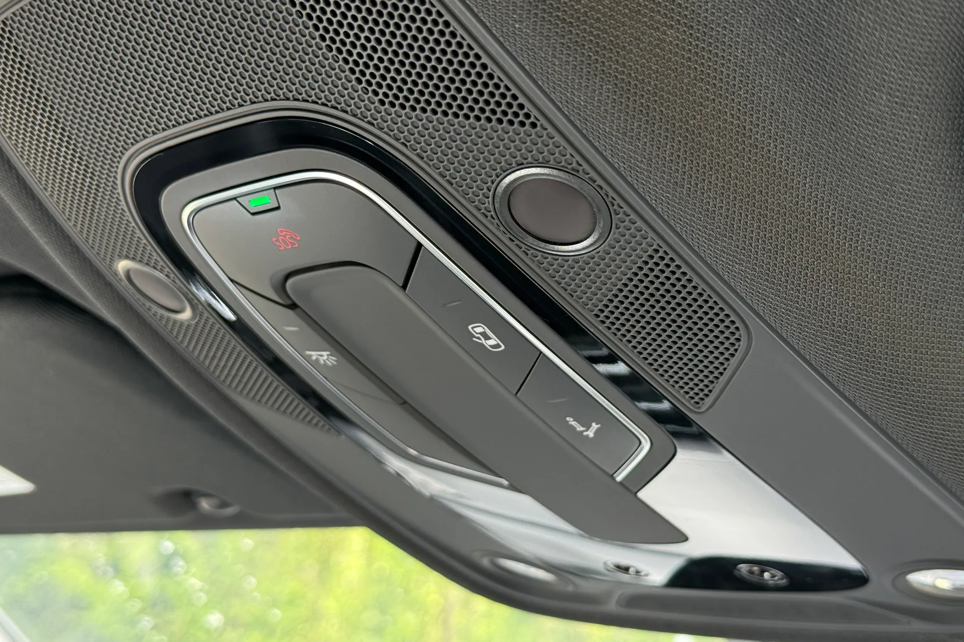 Audi Q8 thumbnail image number 24