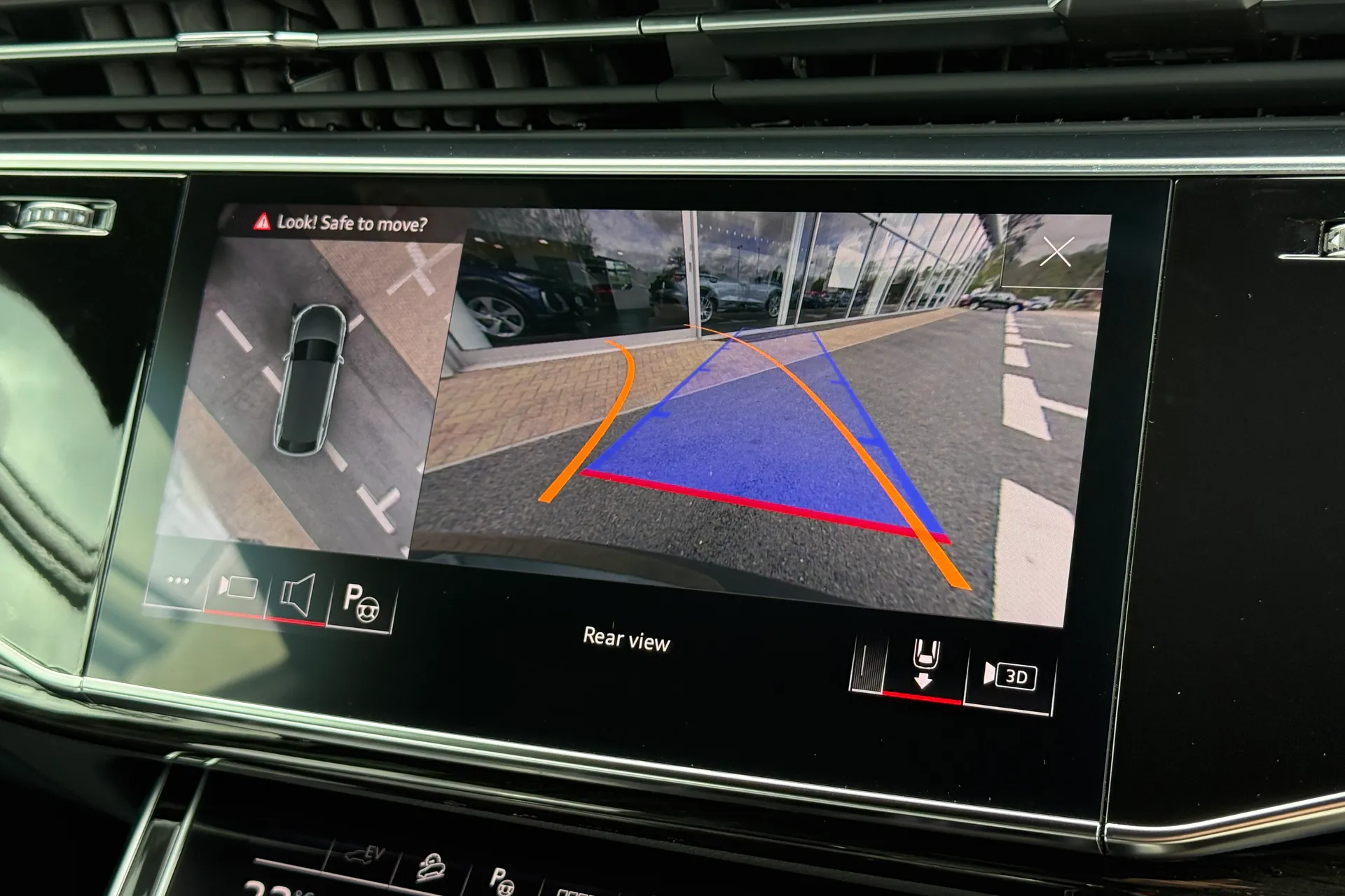 Audi Q8 thumbnail image number 3