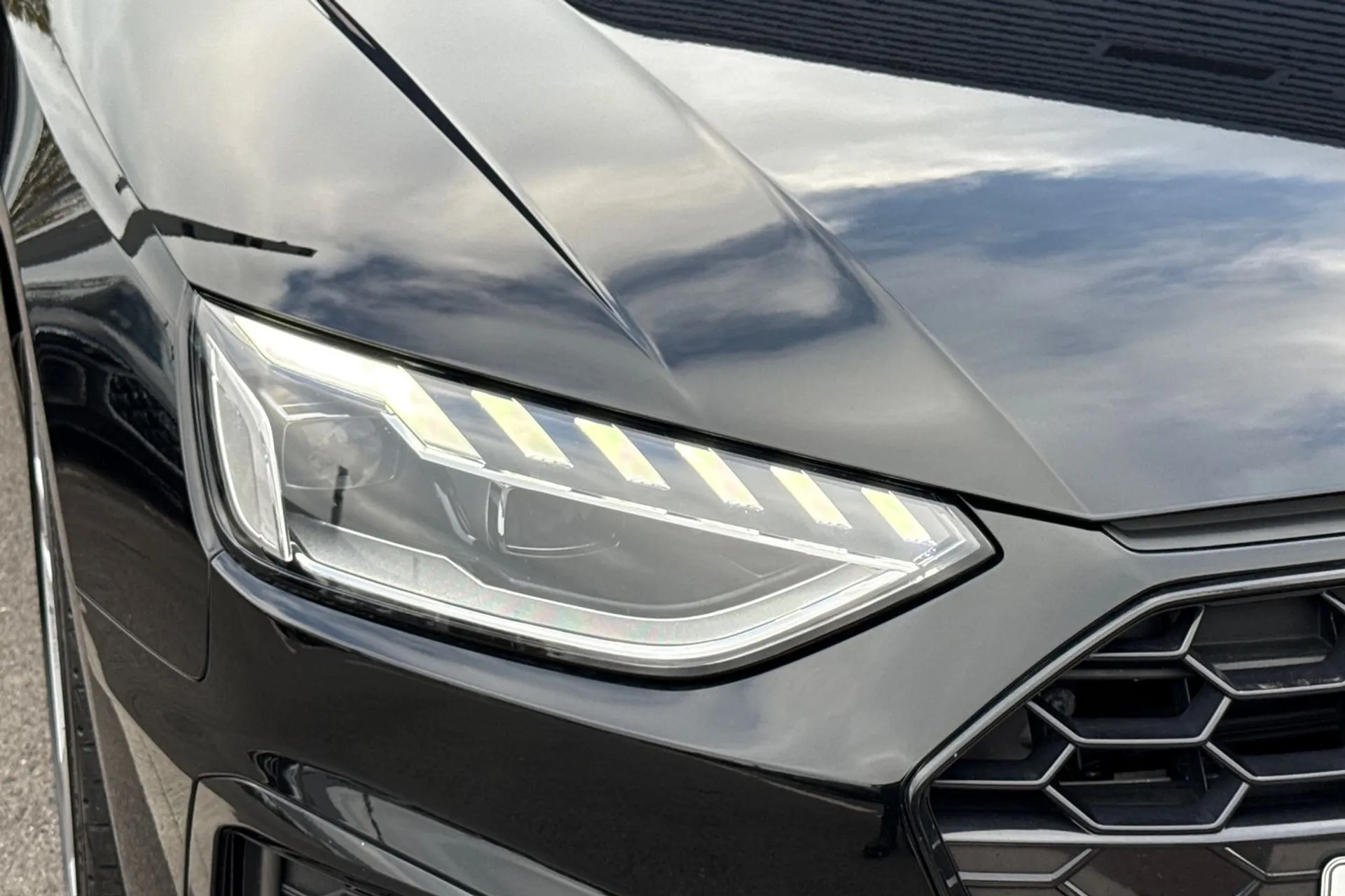 Audi A4 thumbnail image number 5