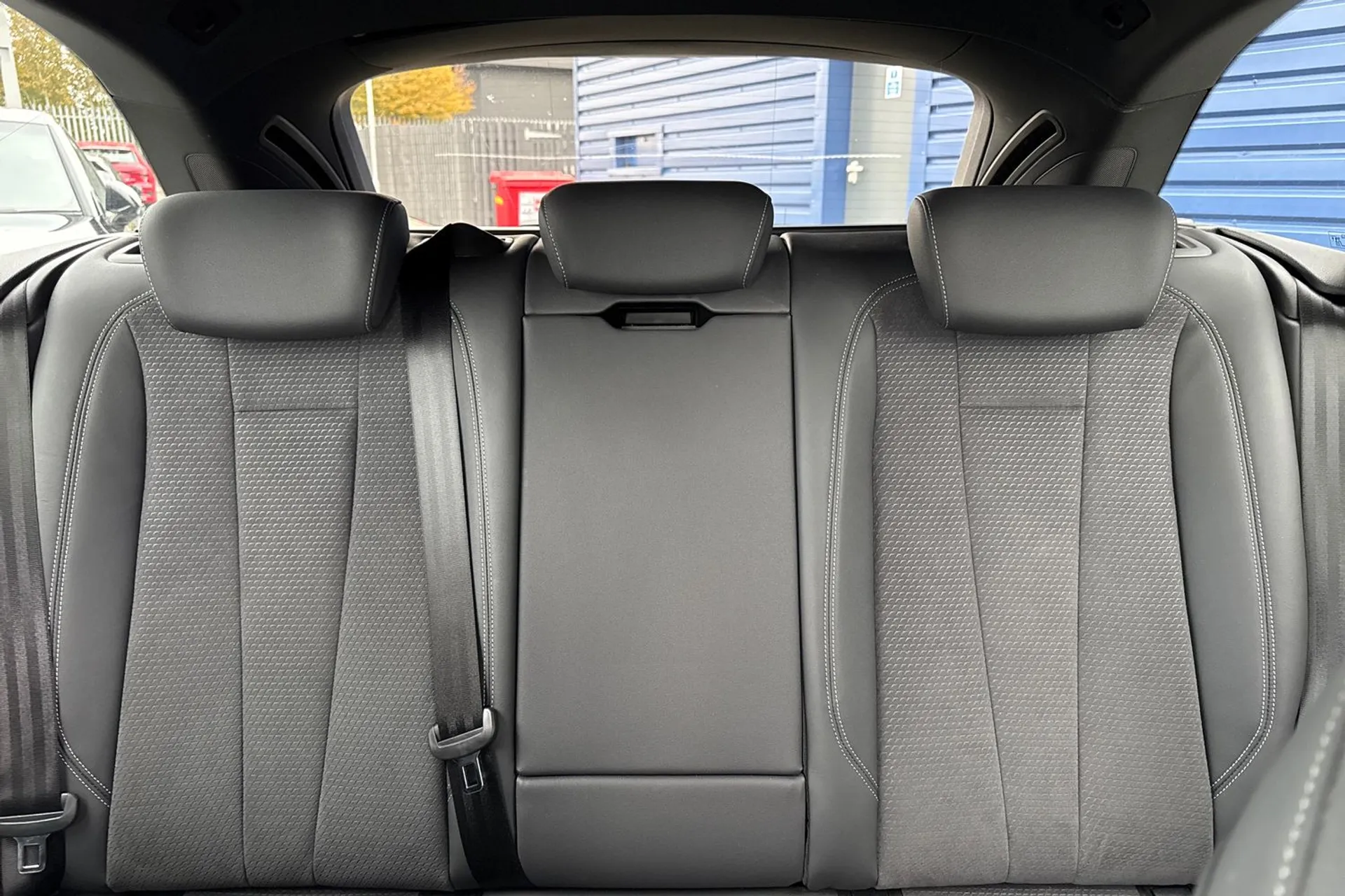 Audi A4 thumbnail image number 33