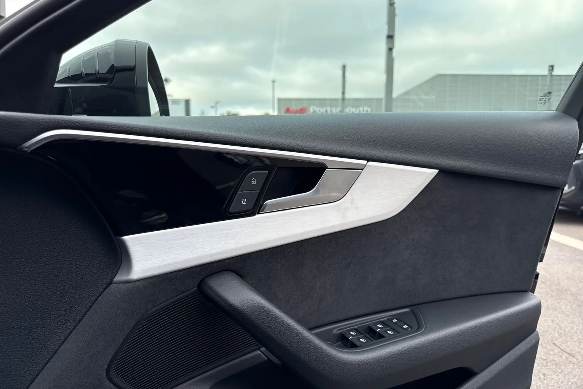 Audi A4 thumbnail image number 47