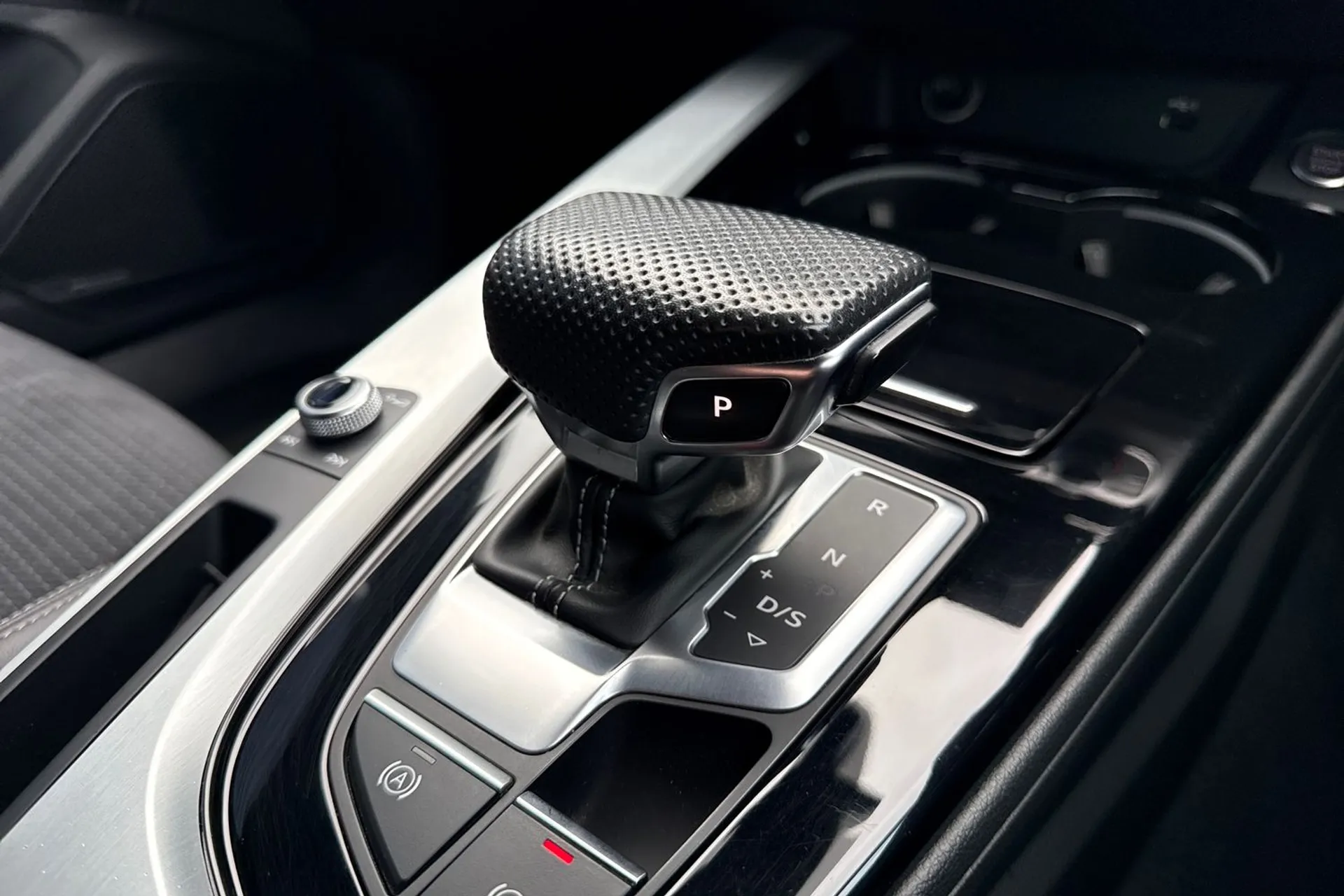 Audi A4 thumbnail image number 34