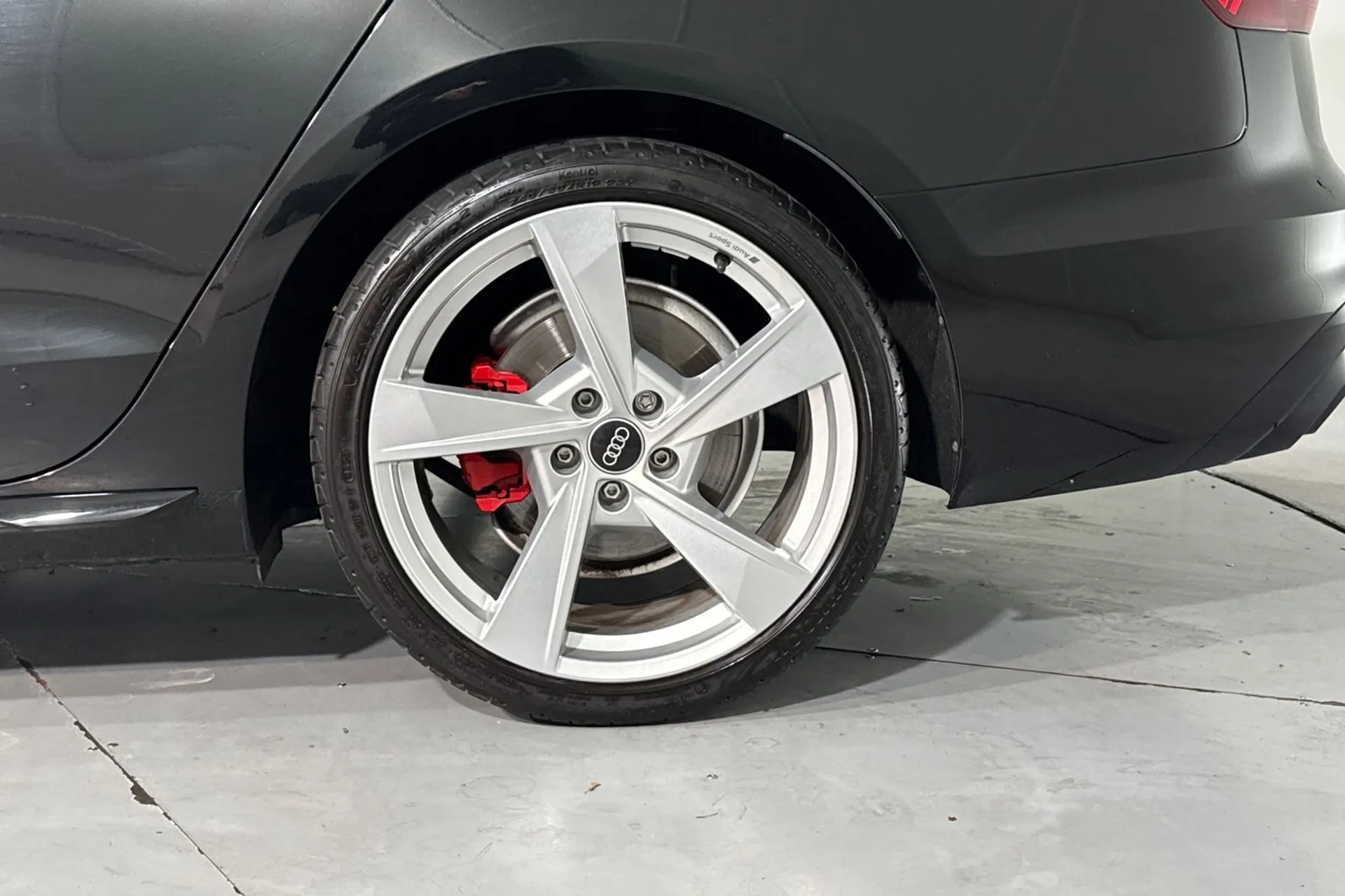 Audi A4 thumbnail image number 12