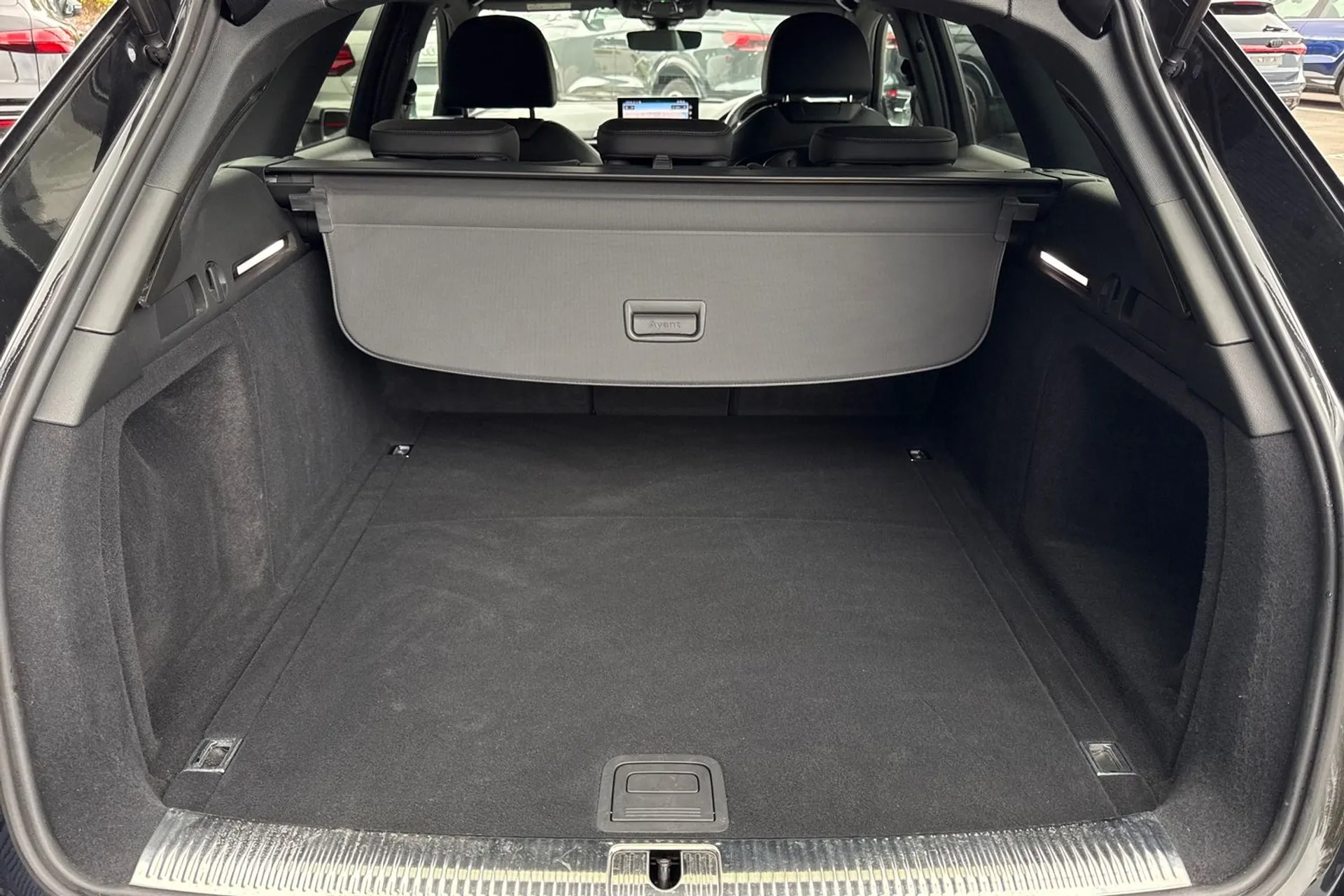 Audi A4 thumbnail image number 18