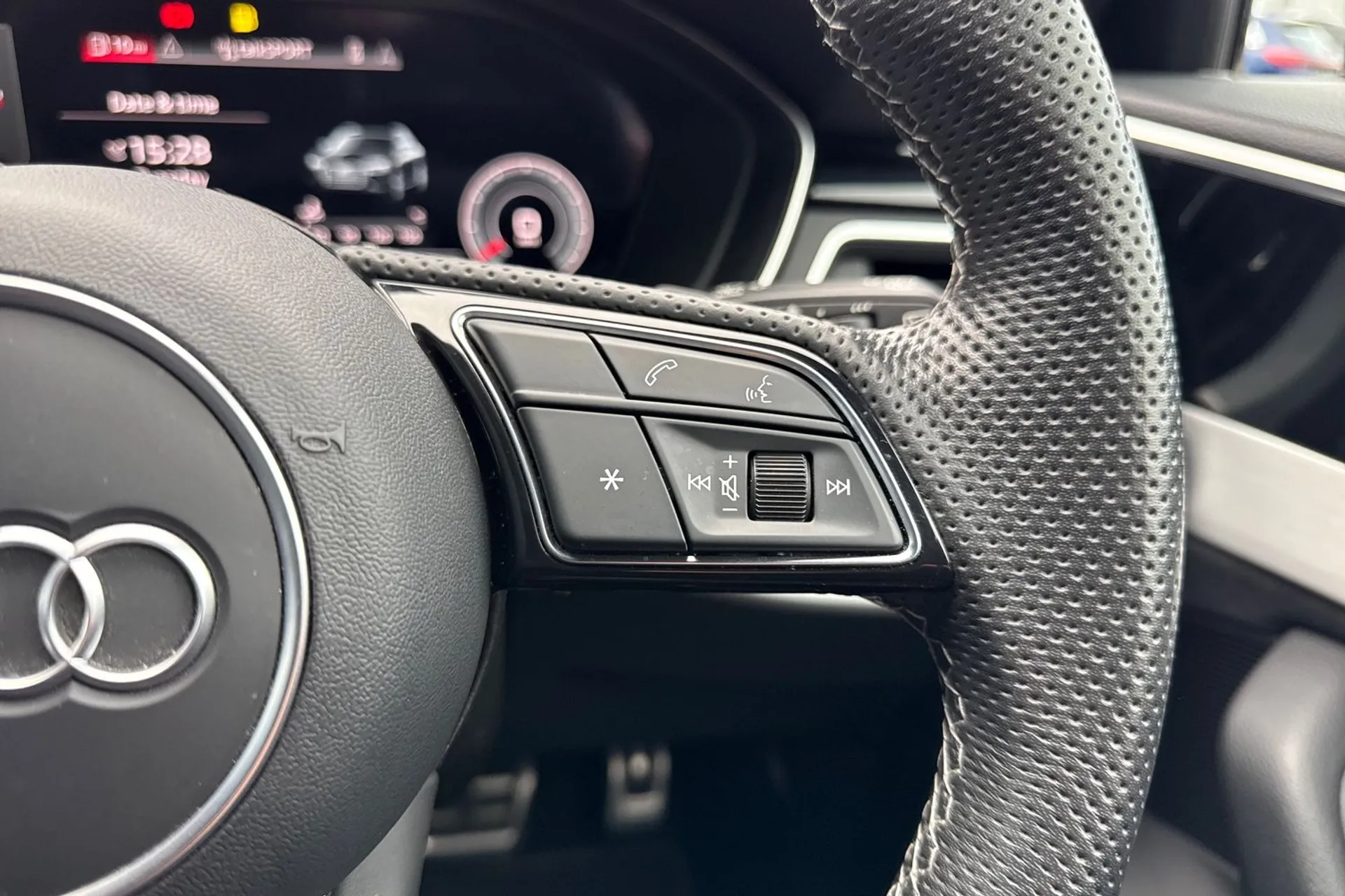 Audi A4 thumbnail image number 44