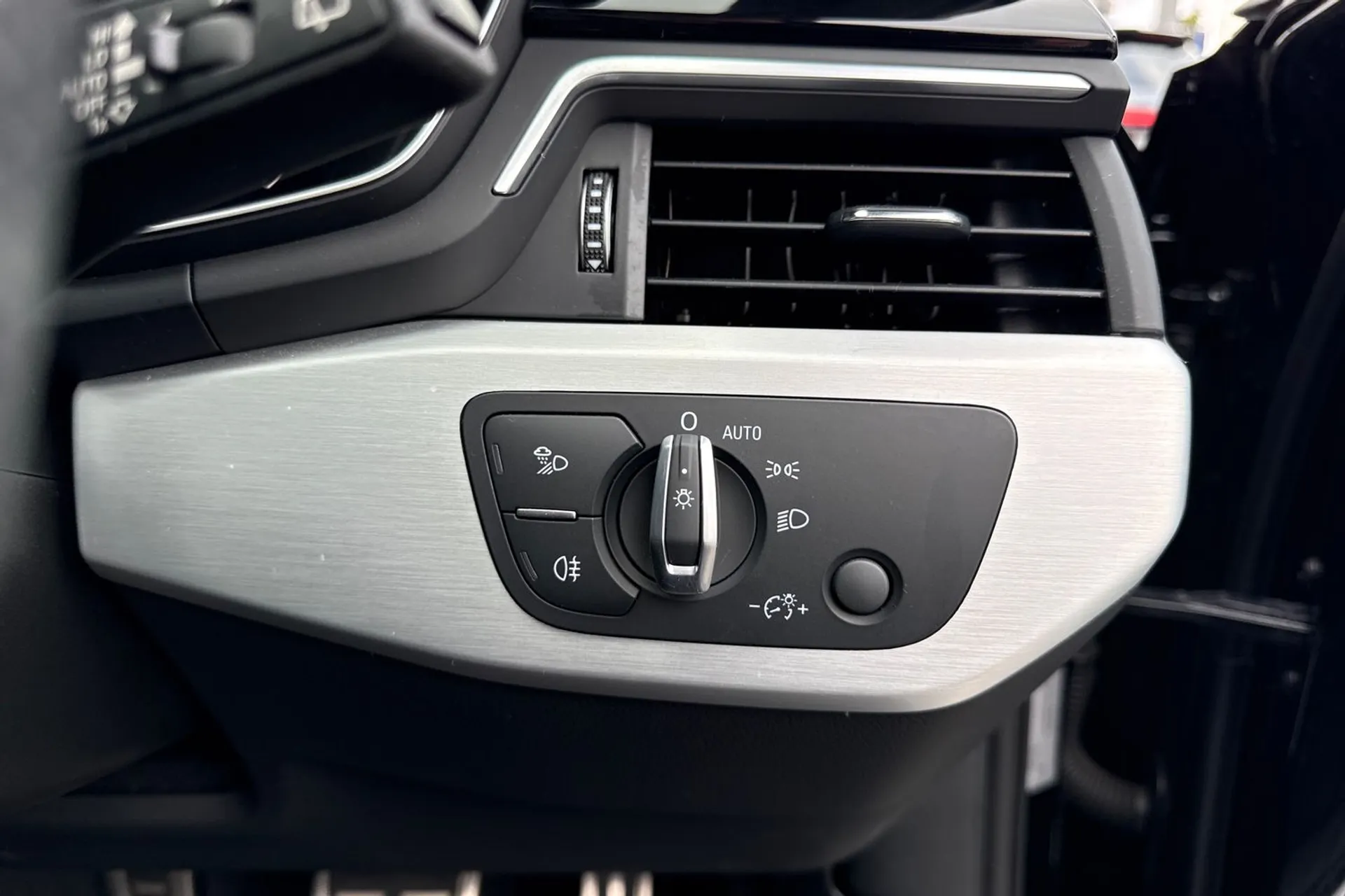 Audi A4 thumbnail image number 49