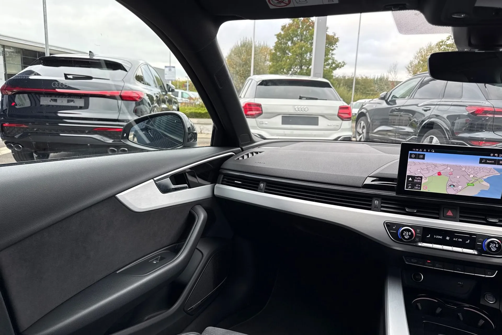 Audi A4 thumbnail image number 35