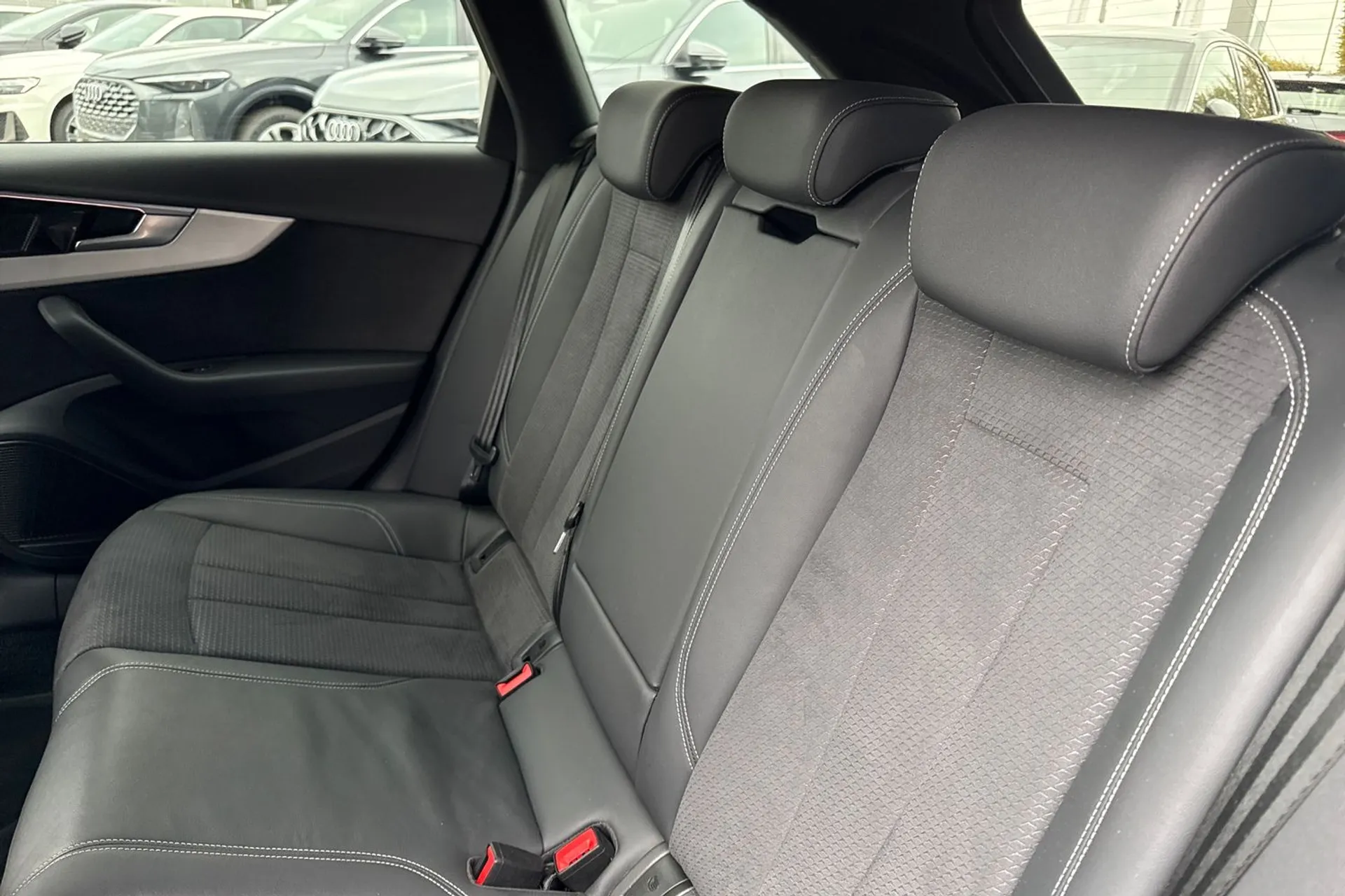 Audi A4 thumbnail image number 31