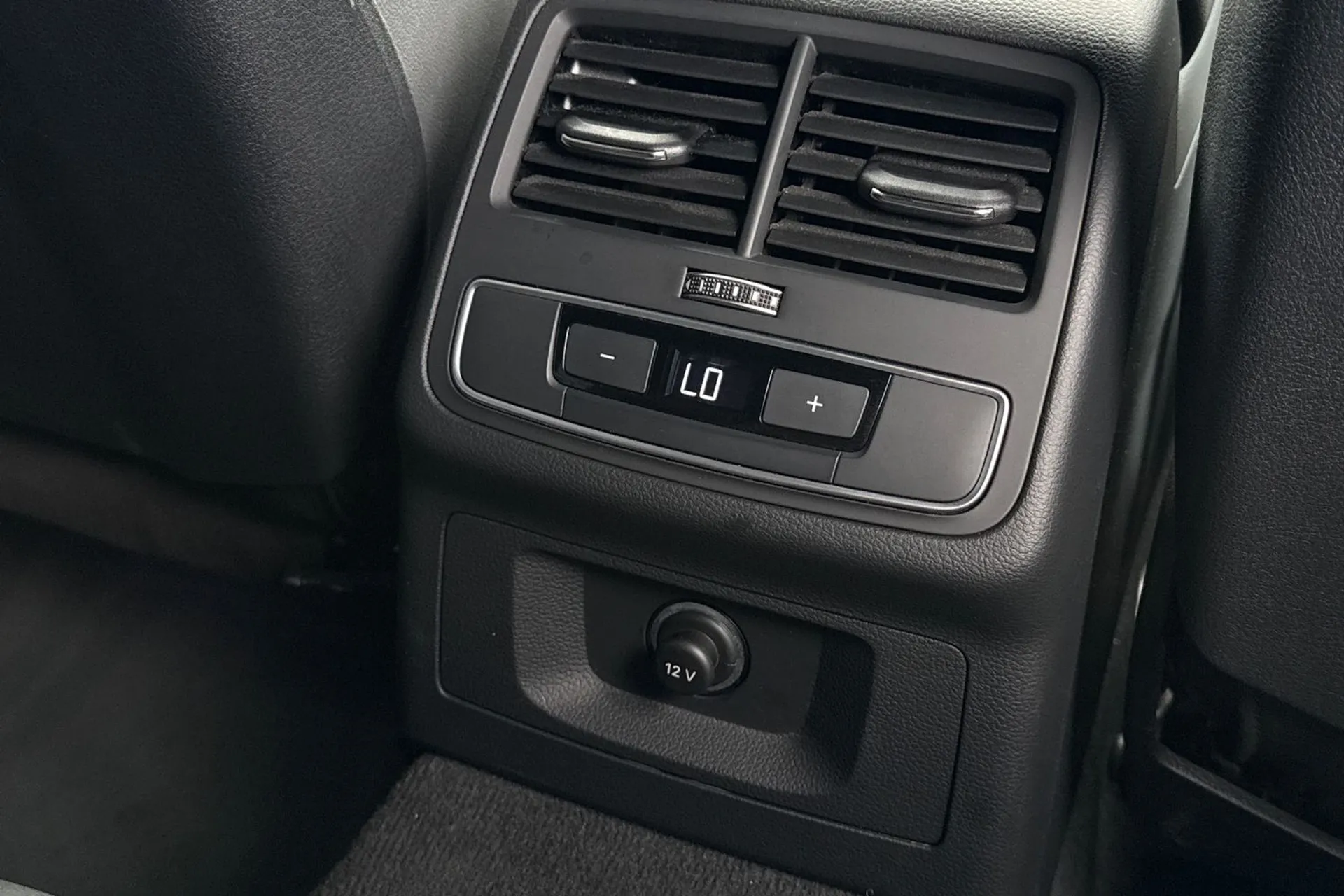 Audi A4 thumbnail image number 32