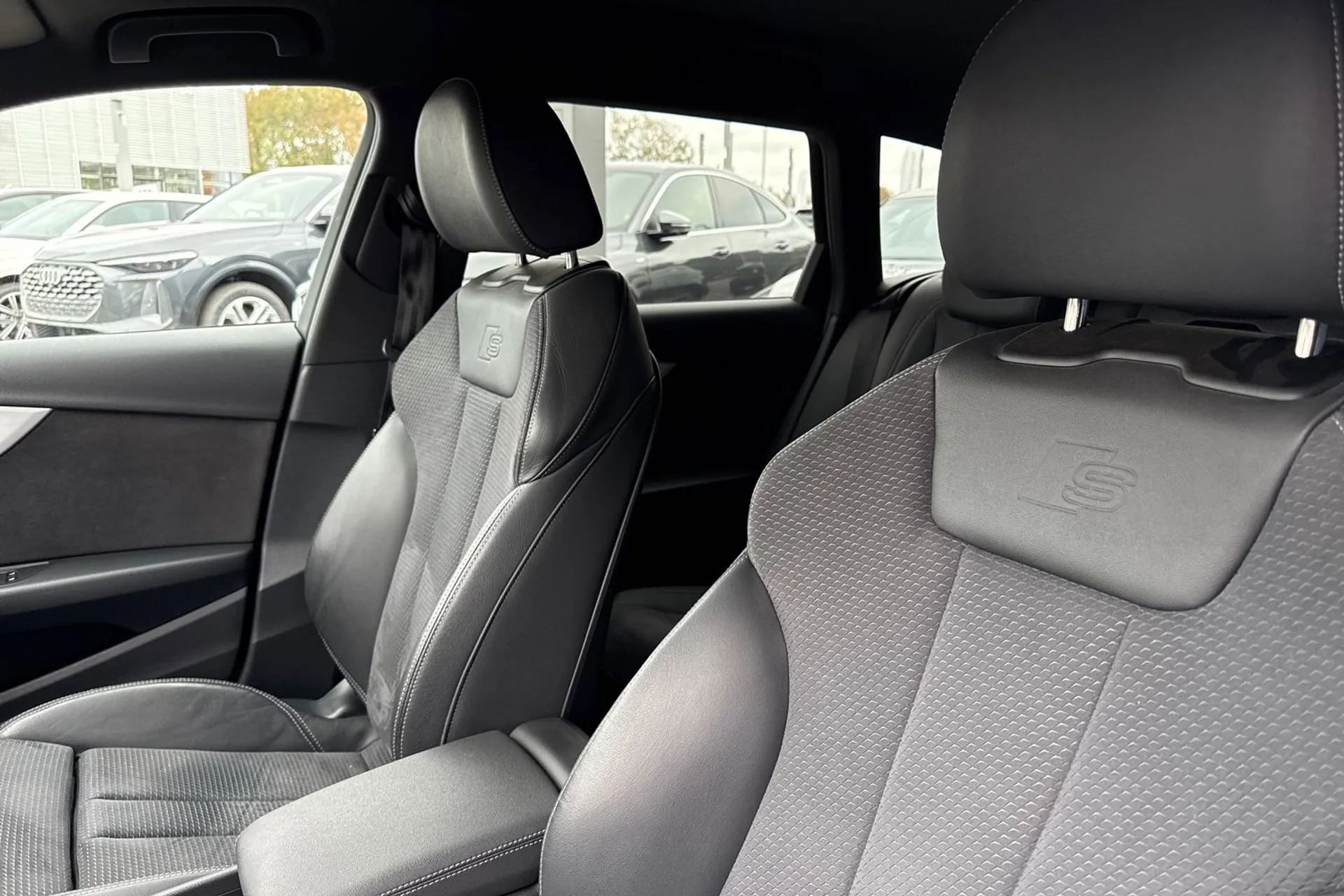 Audi A4 thumbnail image number 29