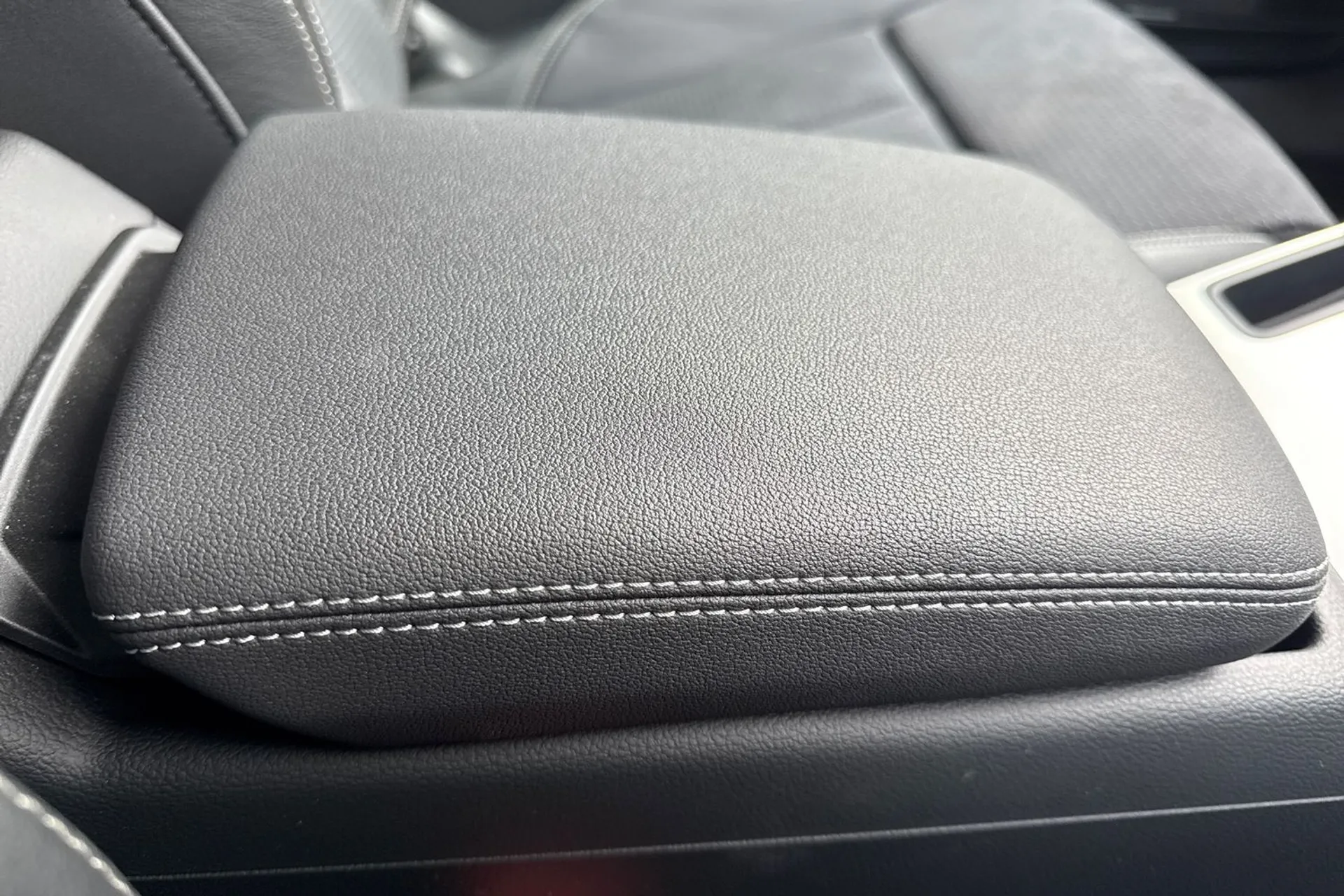 Audi A4 thumbnail image number 50