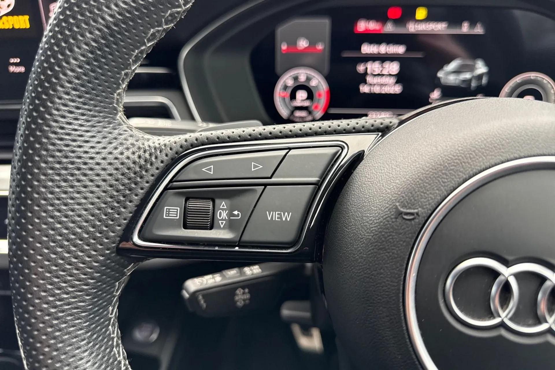 Audi A4 thumbnail image number 43