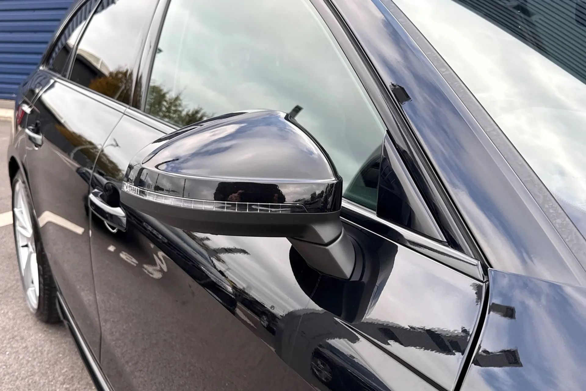 Audi A4 thumbnail image number 11