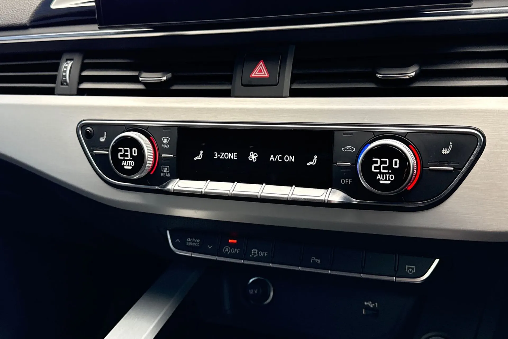 Audi A4 thumbnail image number 28