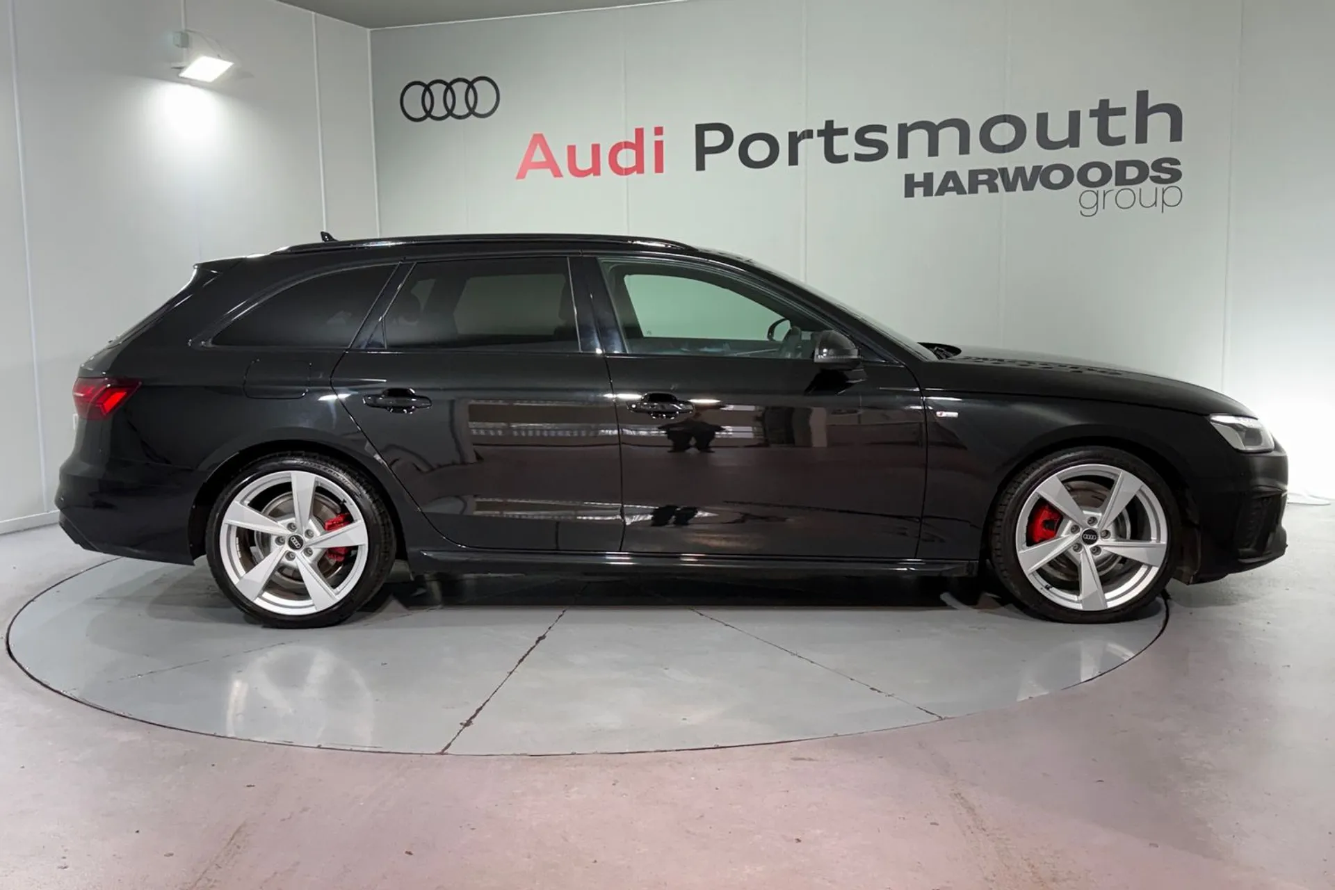 Audi A4 thumbnail image number 2