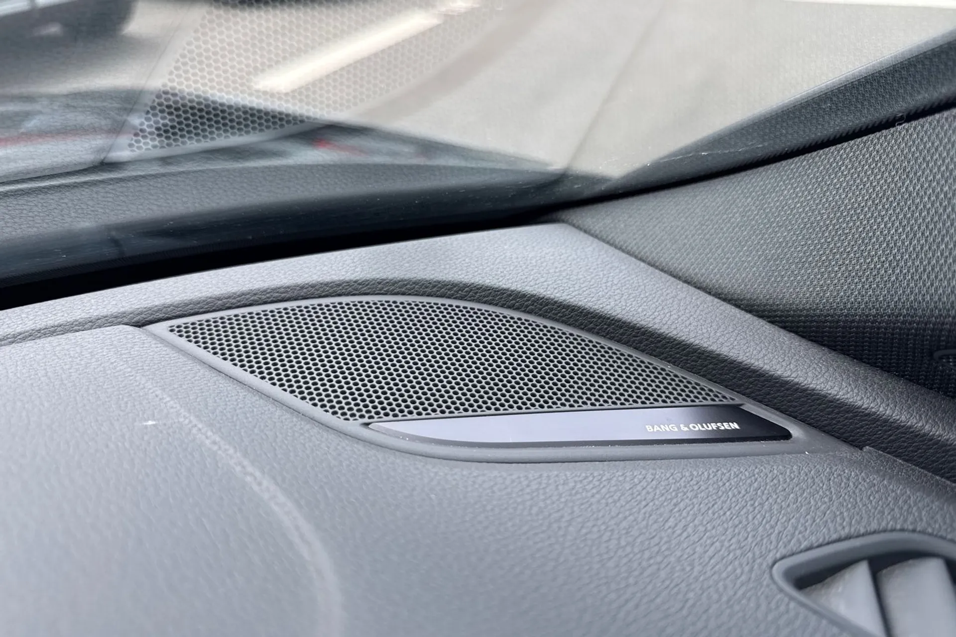 Audi A4 thumbnail image number 23