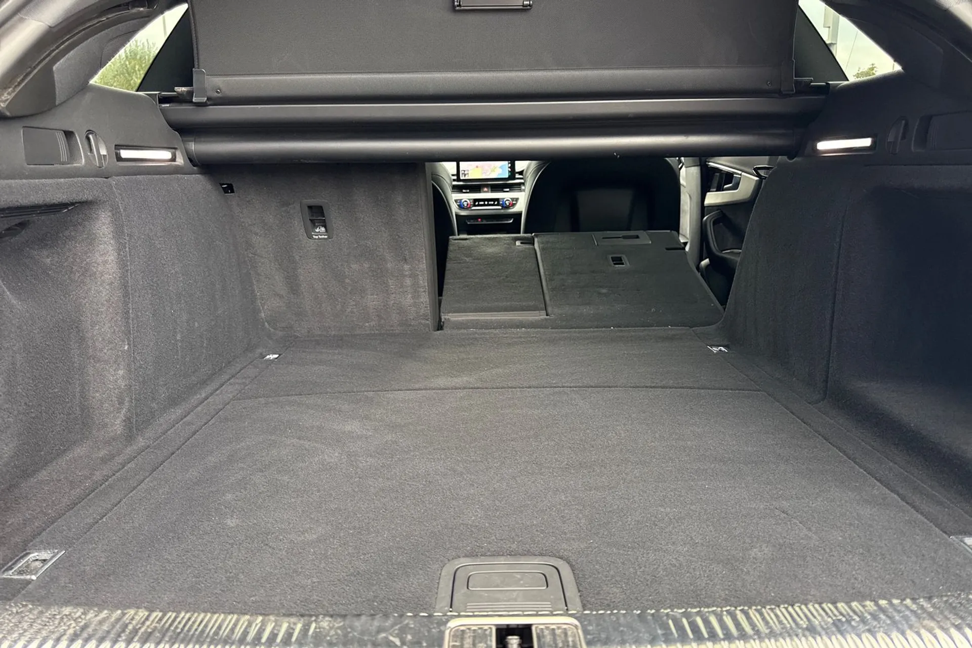 Audi A4 thumbnail image number 20