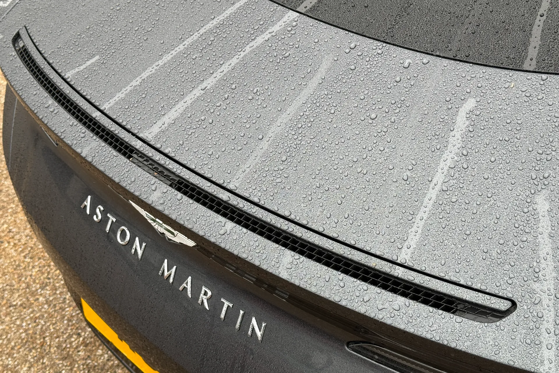 Aston Martin DB11 thumbnail image number 13