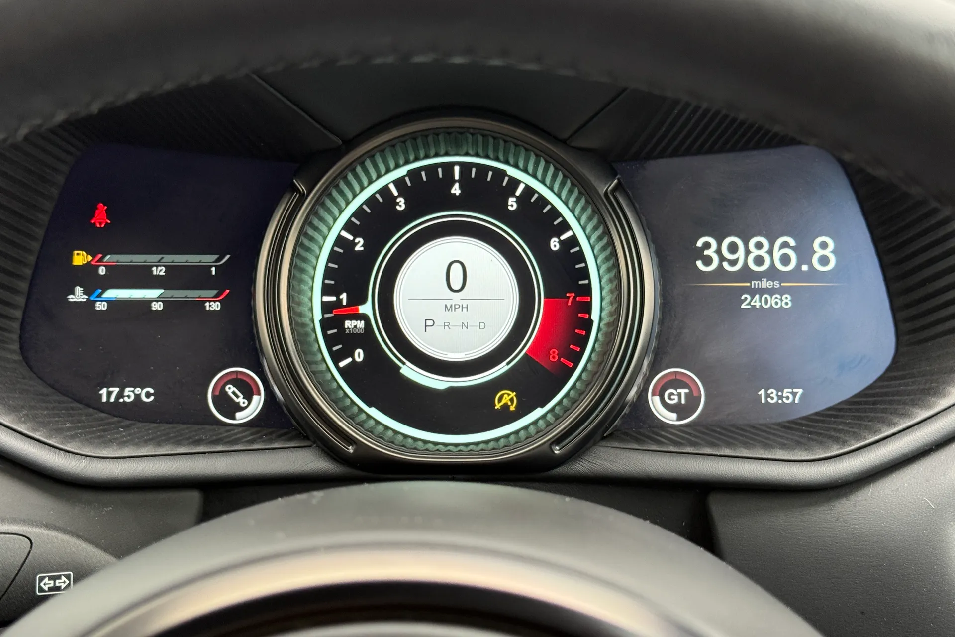 Aston Martin DB11 thumbnail image number 40