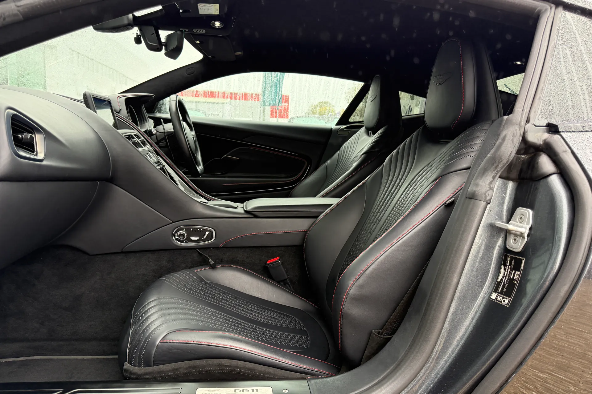 Aston Martin DB11 thumbnail image number 26