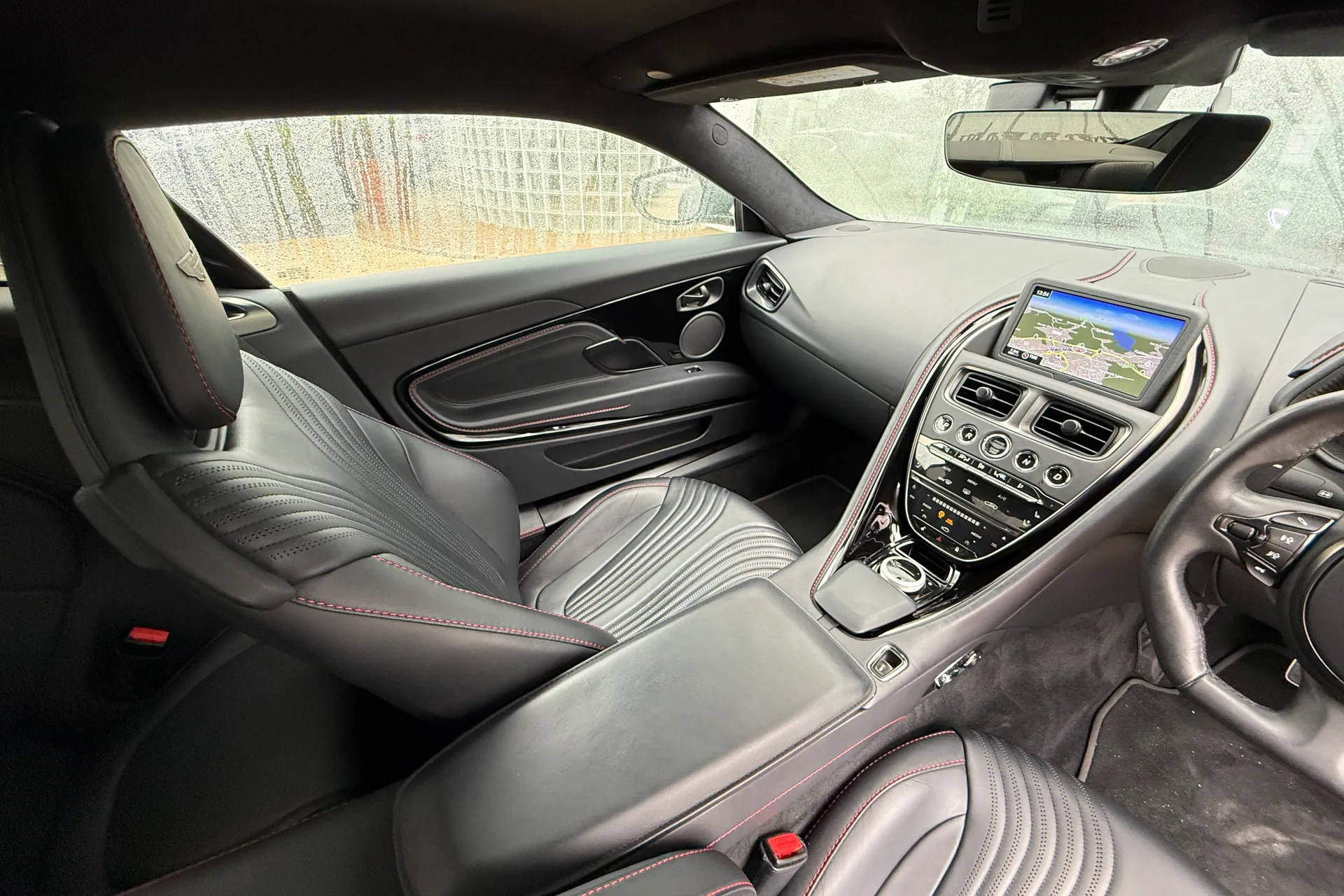 Aston Martin DB11 thumbnail image number 21