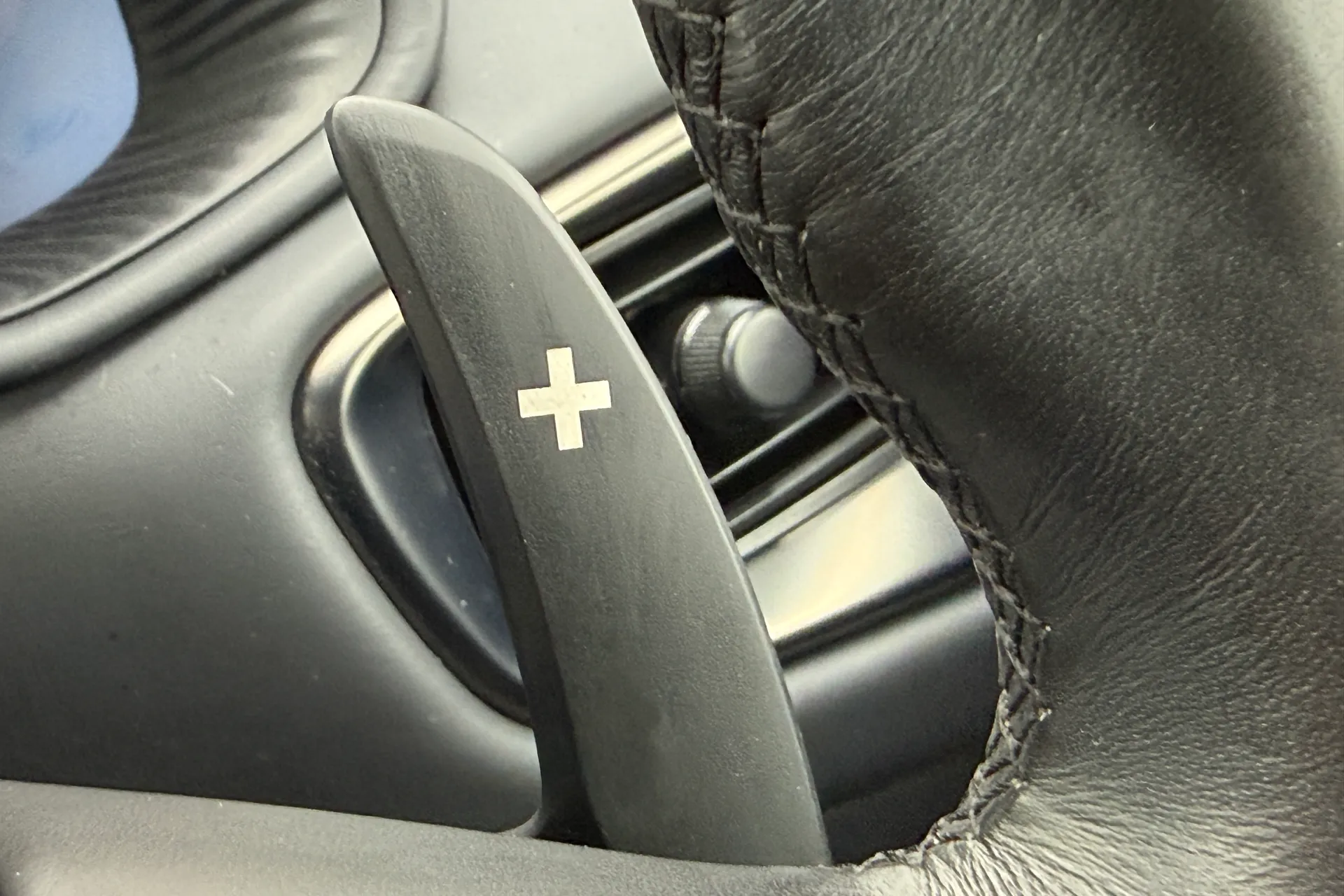 Aston Martin DB11 thumbnail image number 39