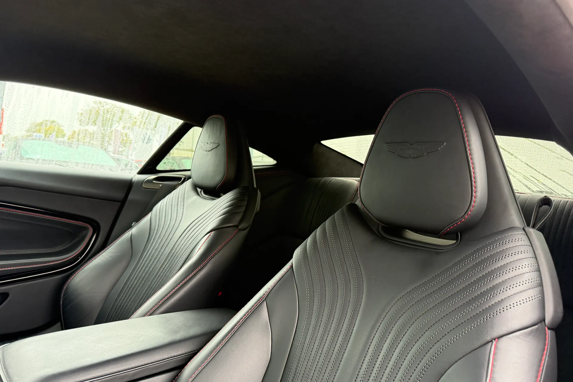 Aston Martin DB11 thumbnail image number 29