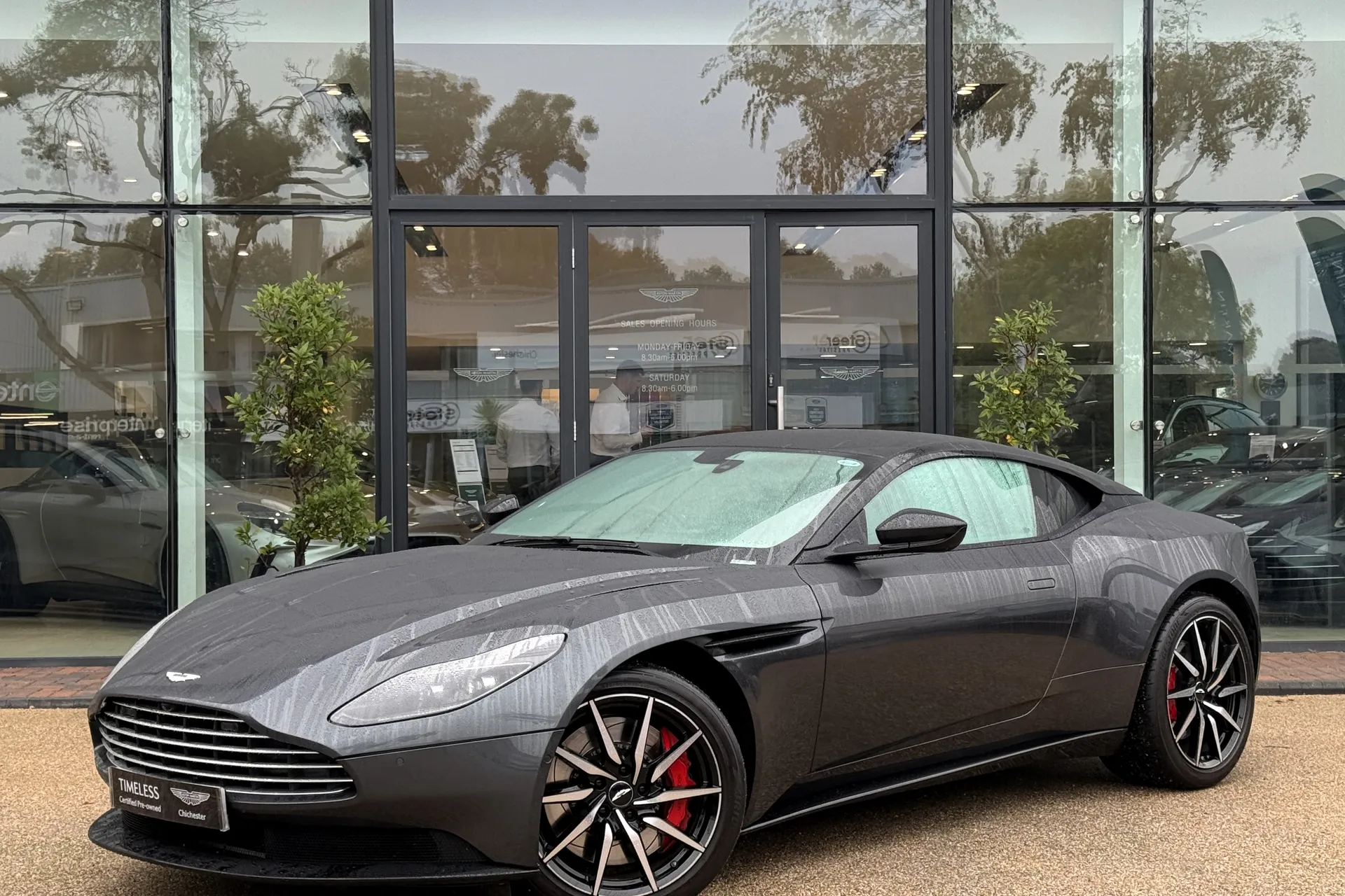 Aston Martin DB11 thumbnail image number 5