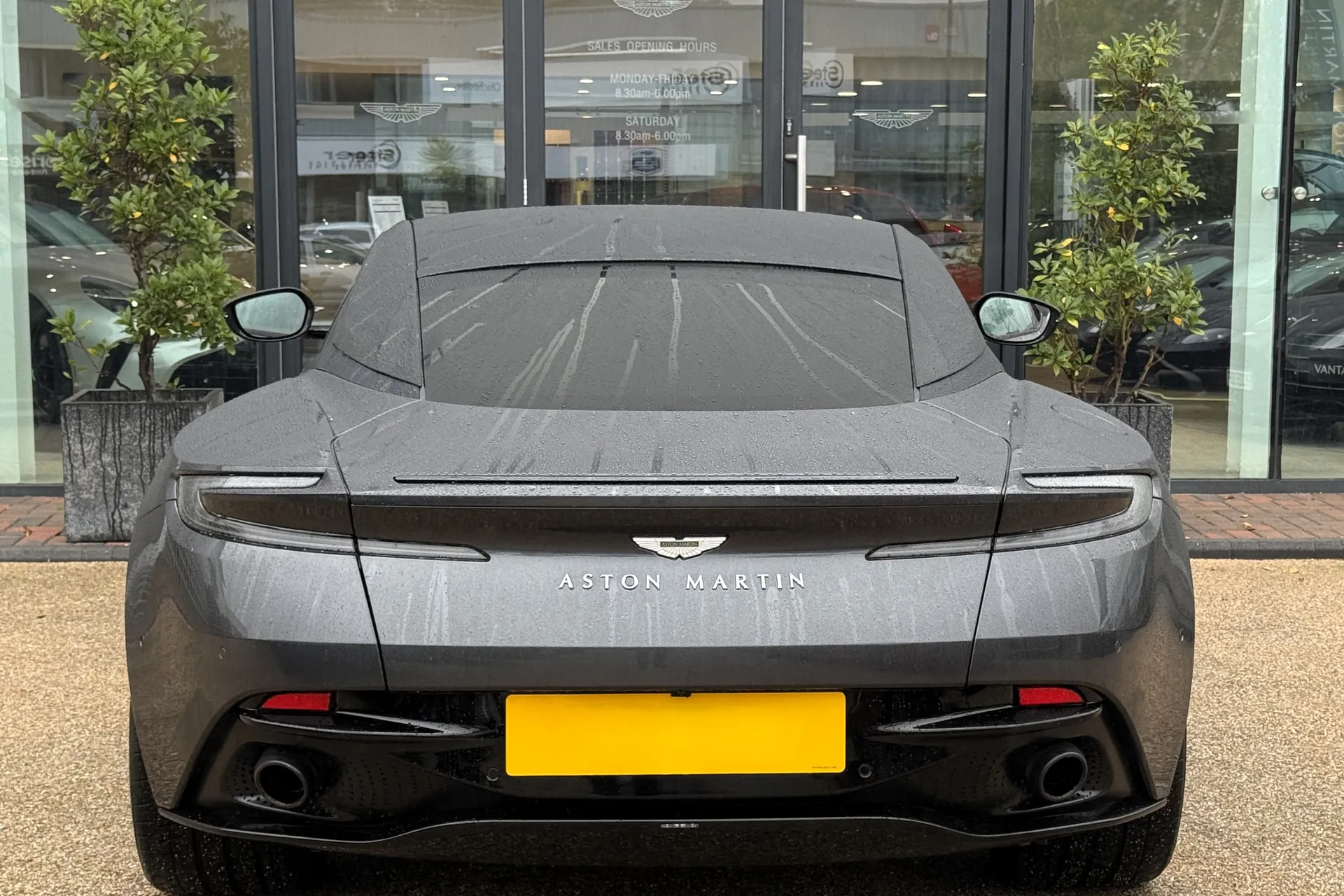 Aston Martin DB11 thumbnail image number 15