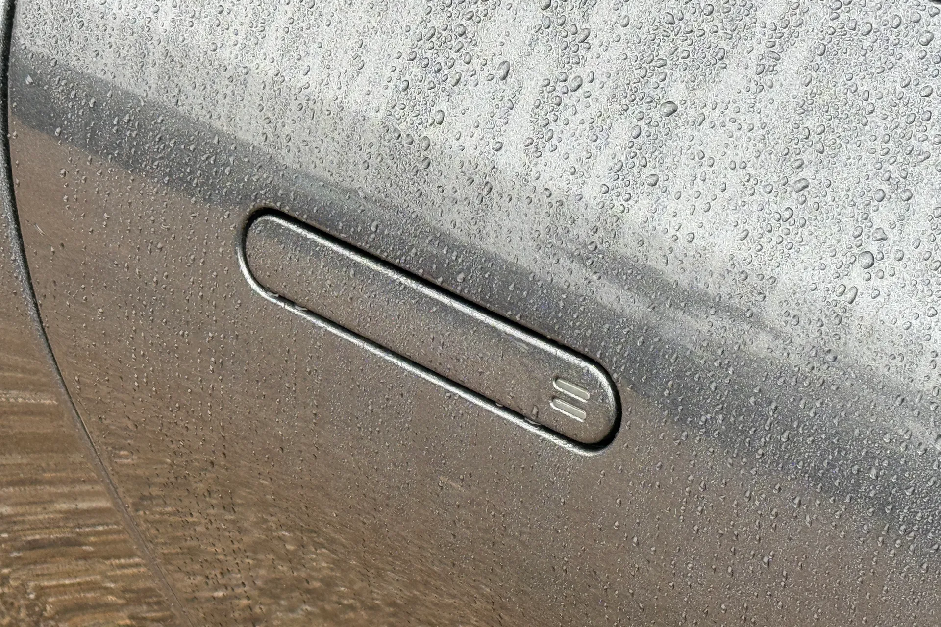 Aston Martin DB11 thumbnail image number 8