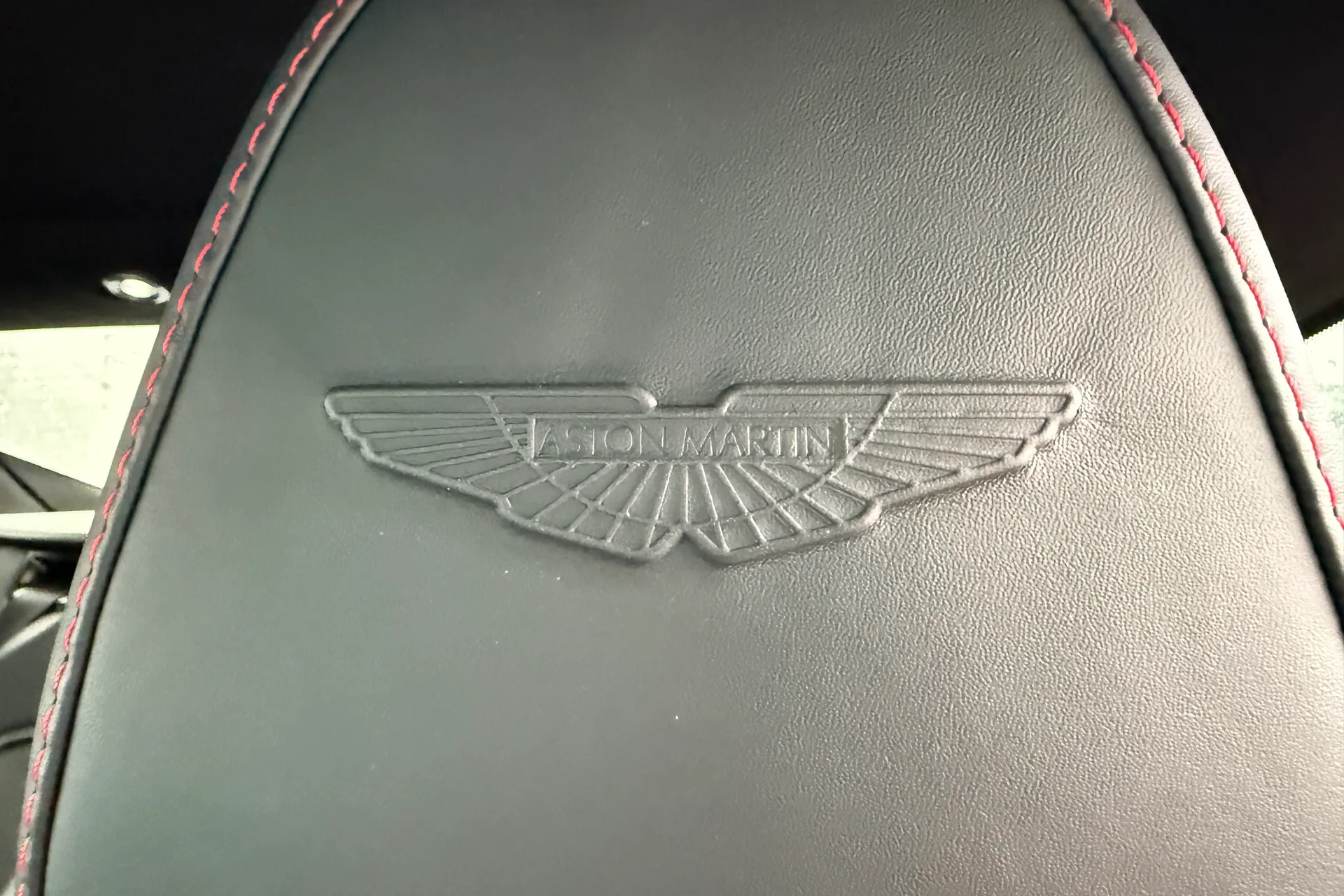 Aston Martin DB11 thumbnail image number 28