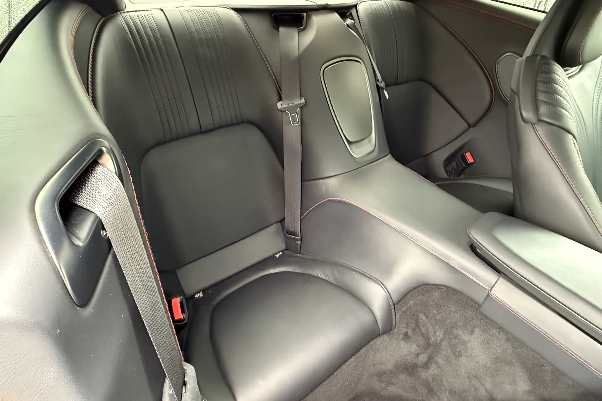 Aston Martin DB11 thumbnail image number 18