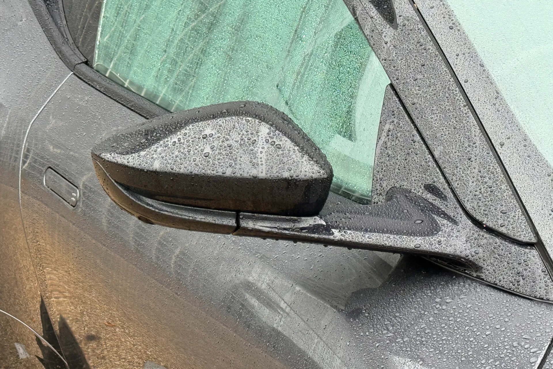 Aston Martin DB11 thumbnail image number 7