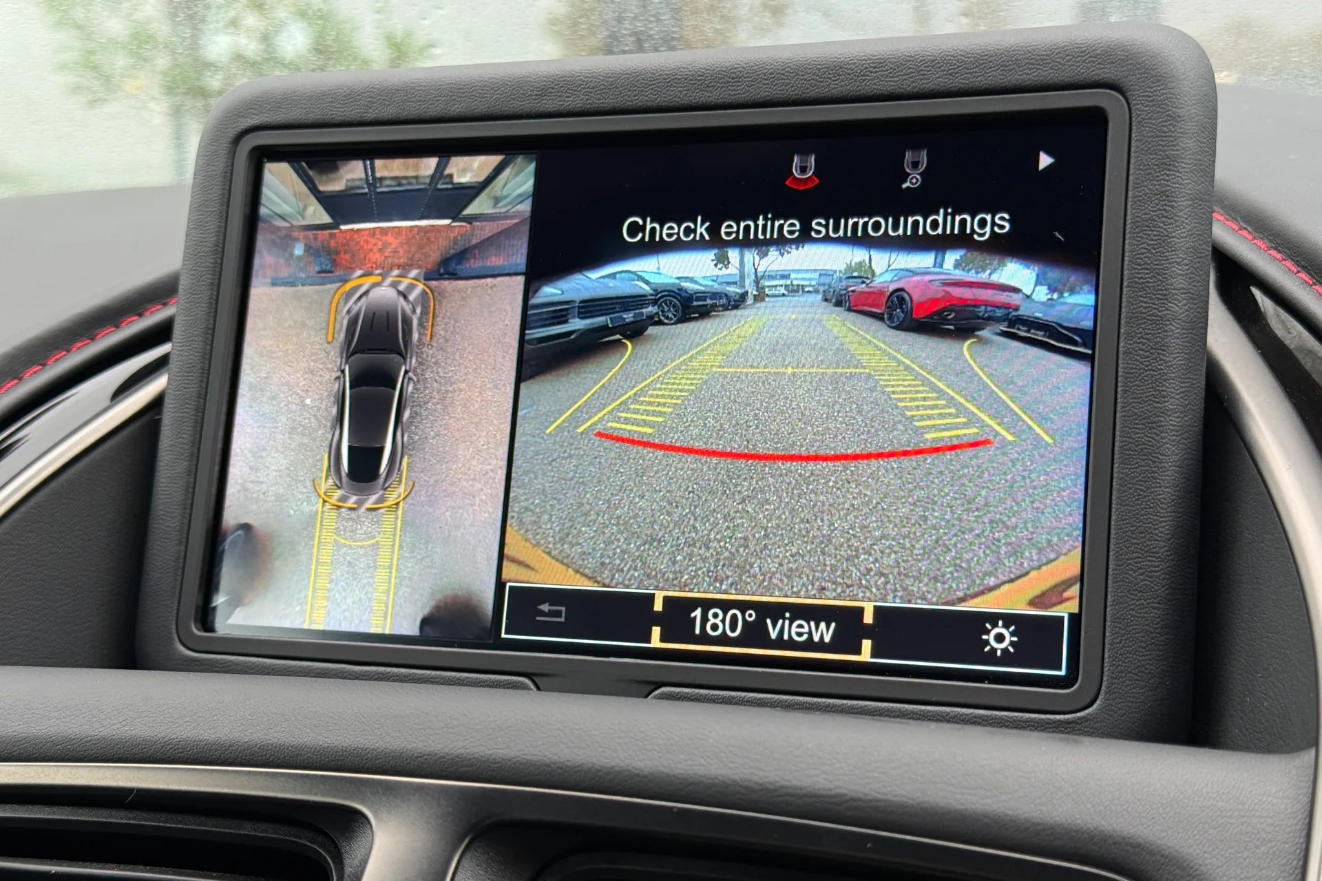 Aston Martin DB11 thumbnail image number 32