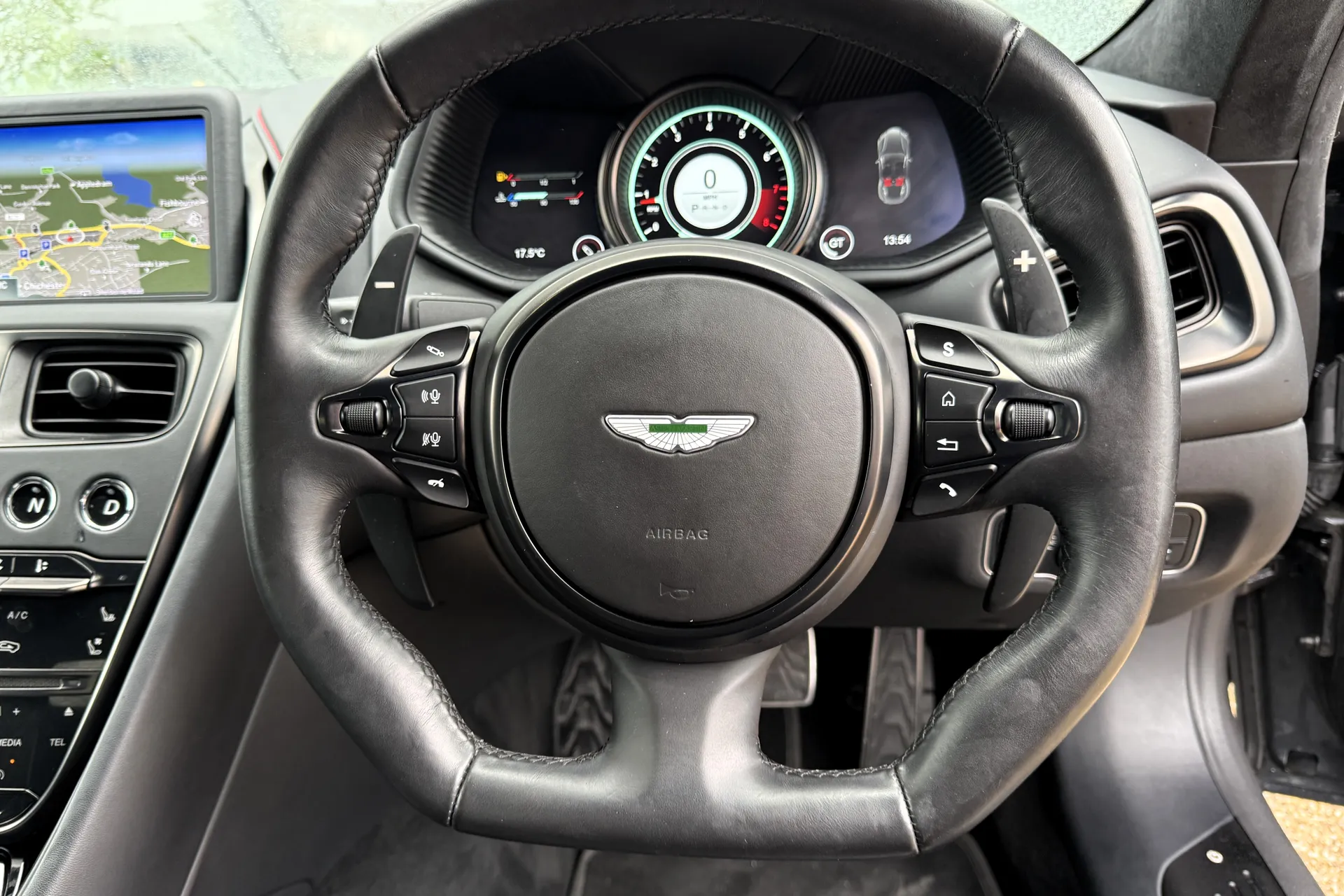Aston Martin DB11 thumbnail image number 24