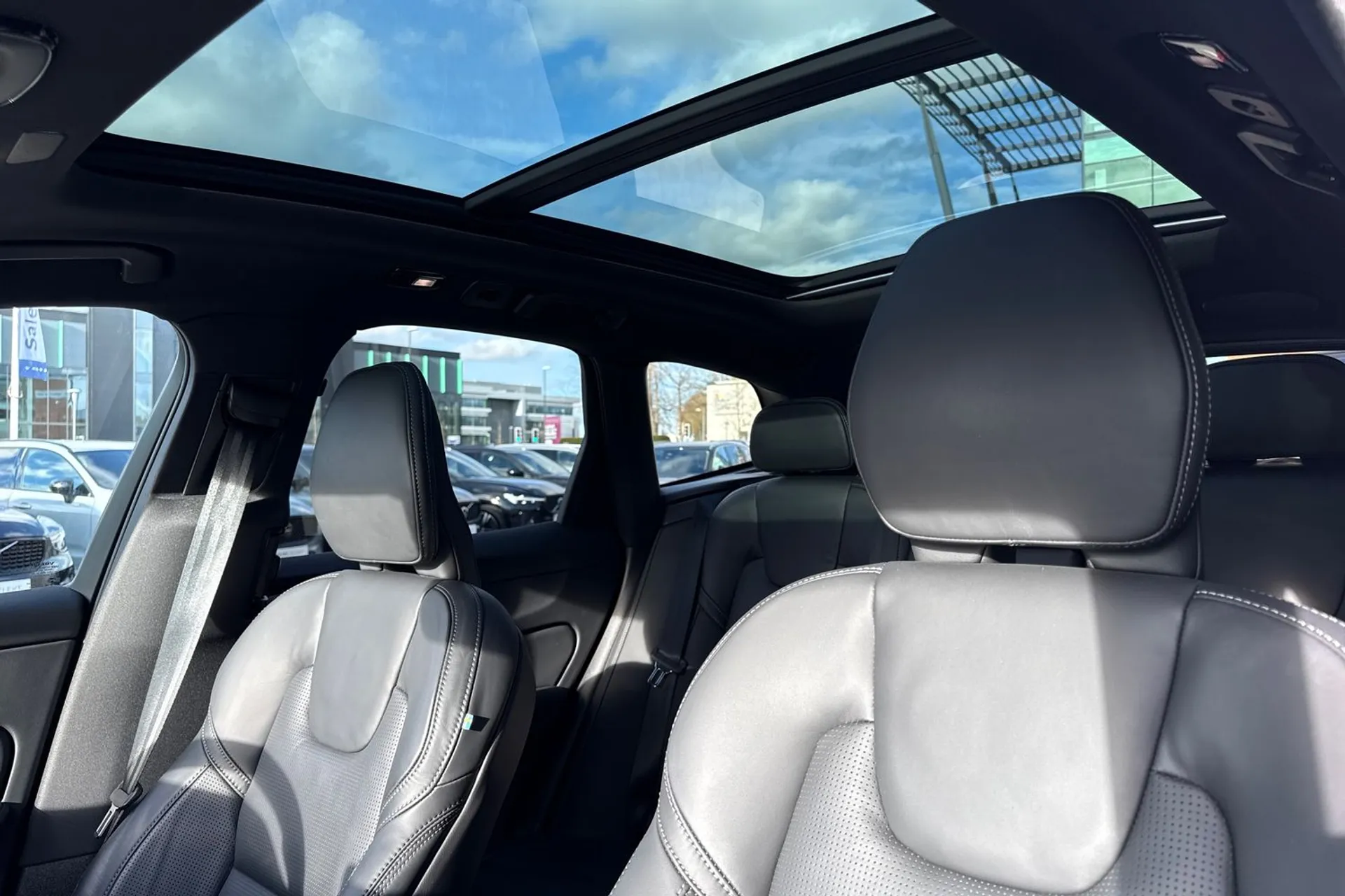 Volvo XC60 thumbnail image number 28