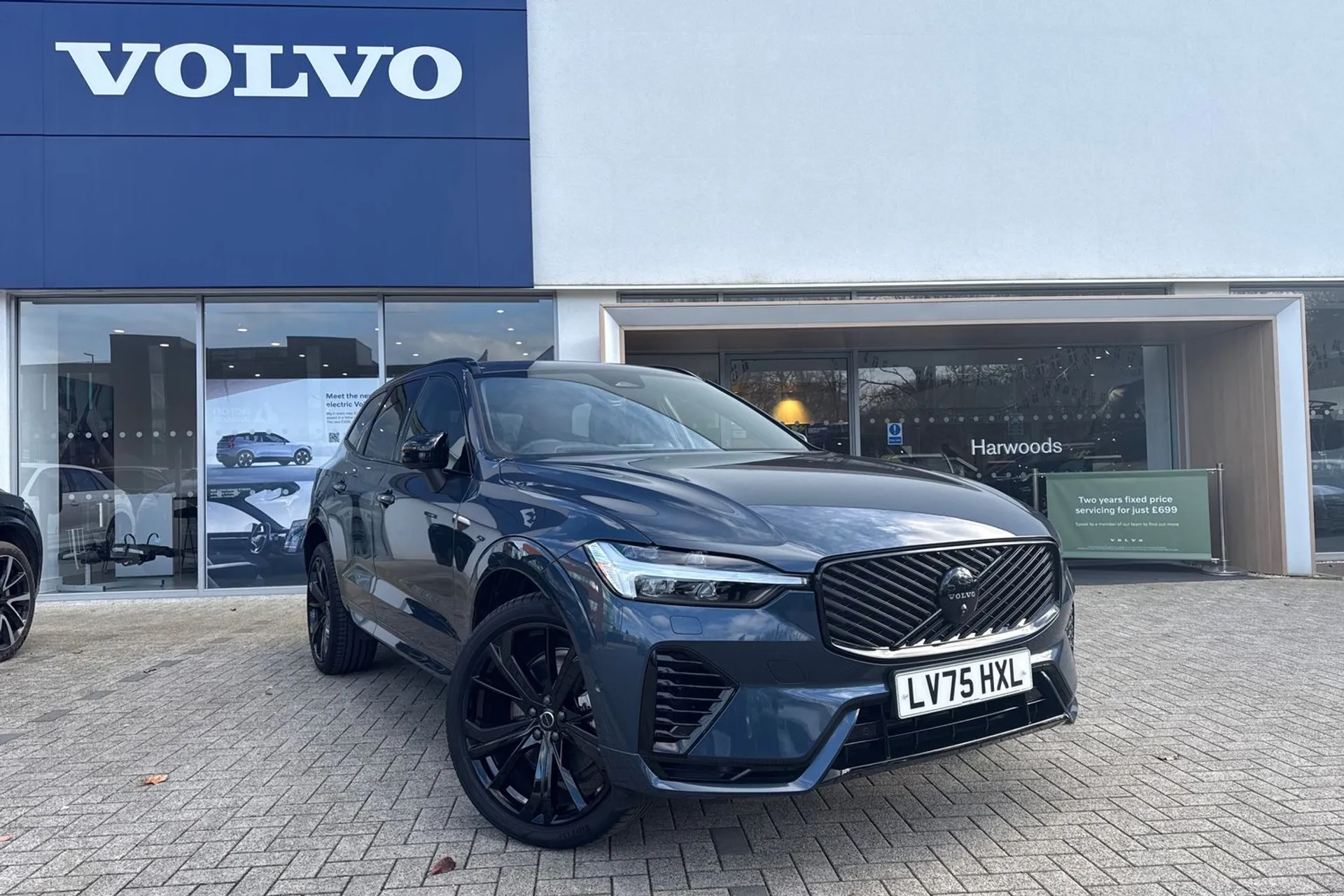 Volvo XC60 focused image