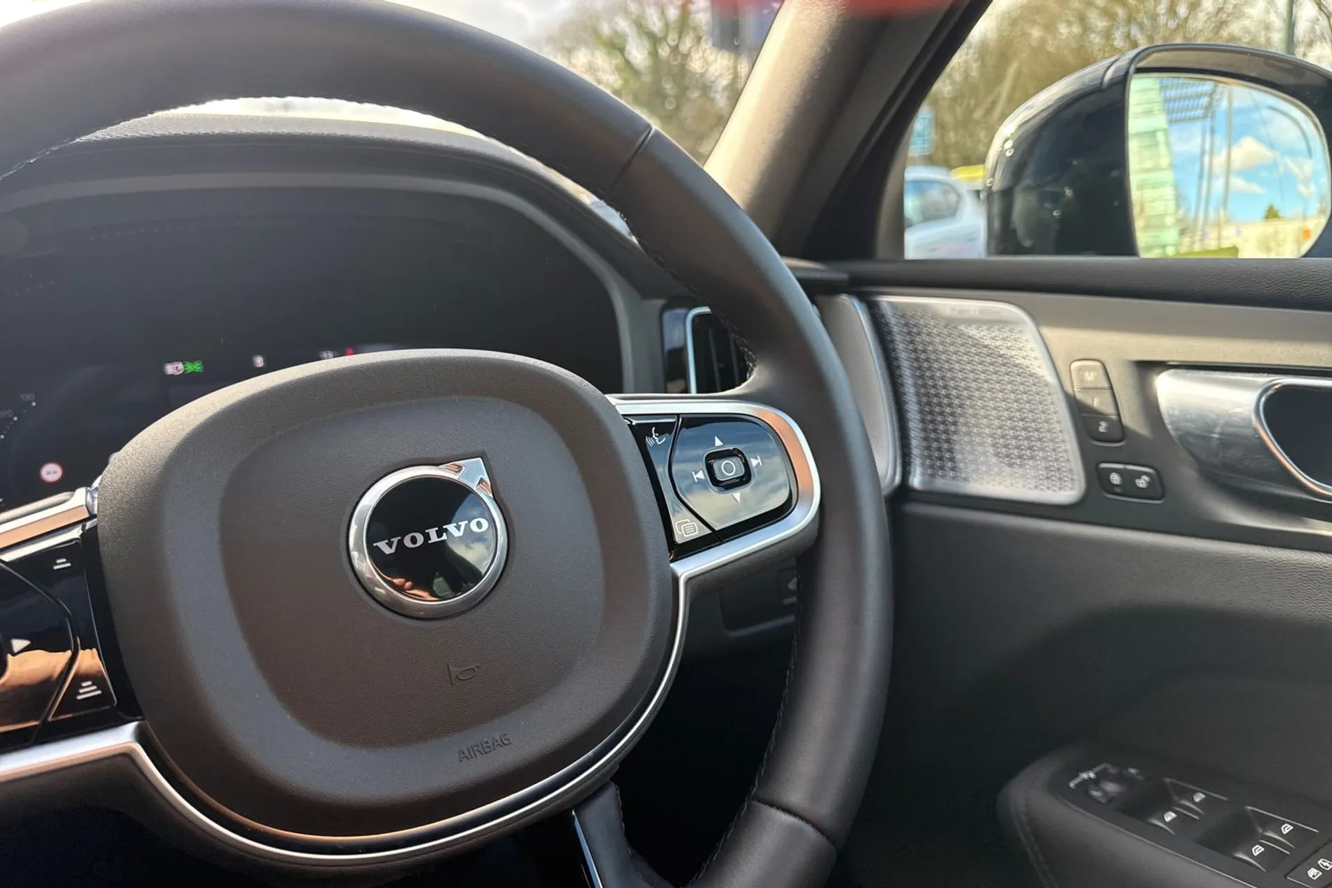 Volvo XC60 thumbnail image number 36