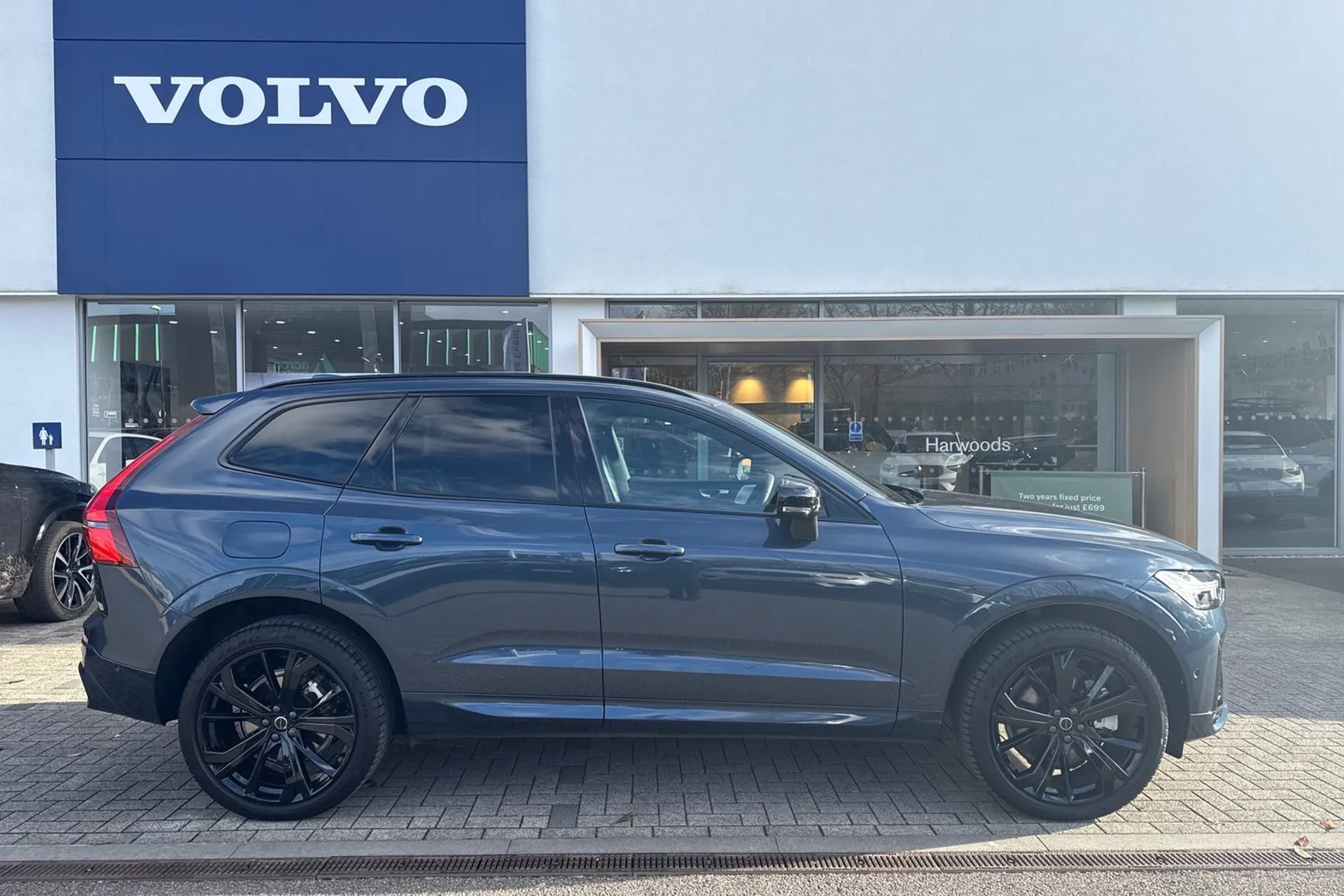 Volvo XC60 thumbnail image number 2