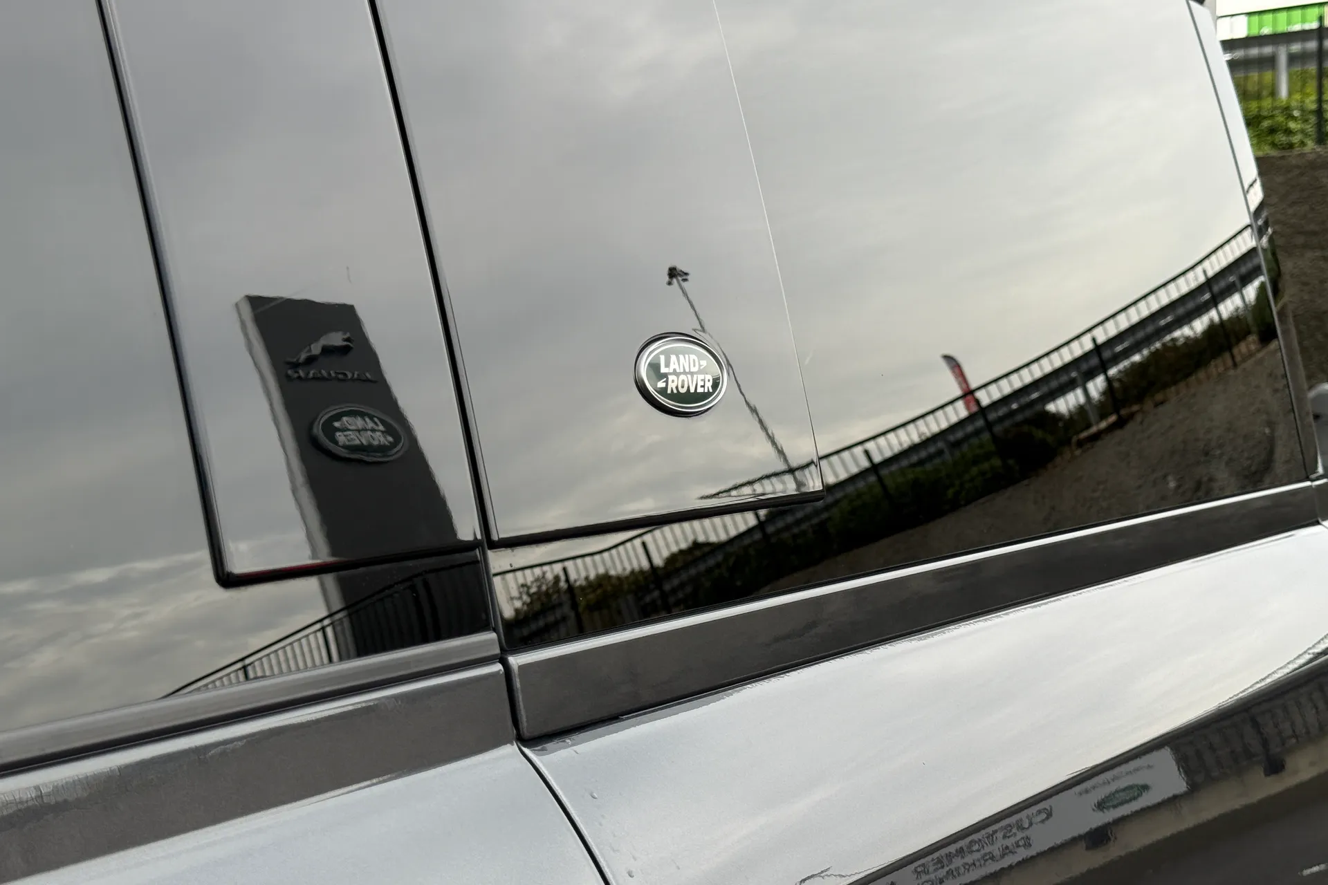 LAND ROVER DEFENDER thumbnail image number 37