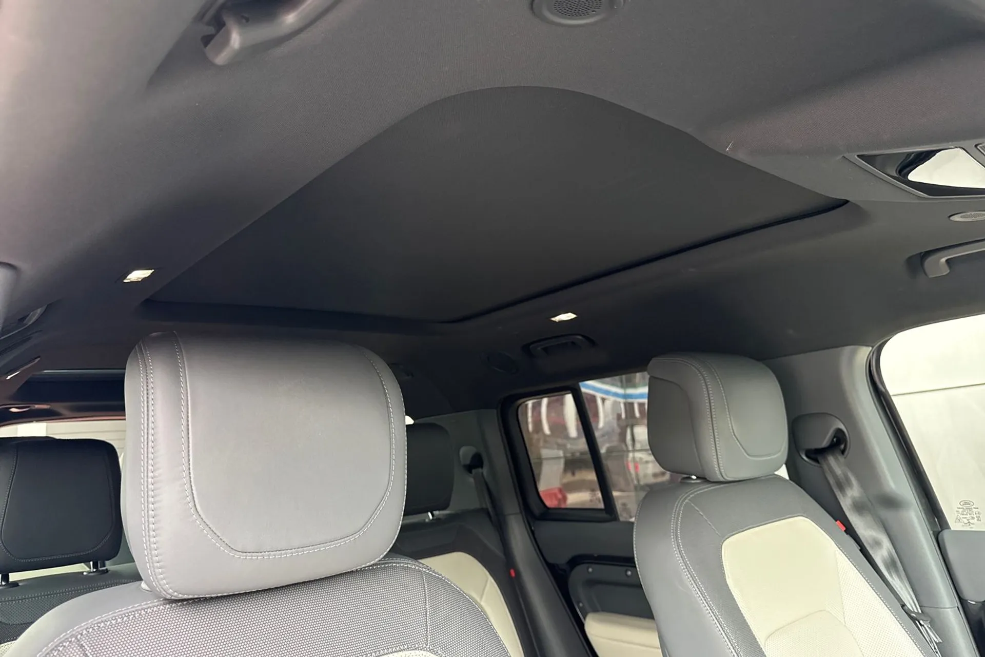 LAND ROVER DEFENDER thumbnail image number 9