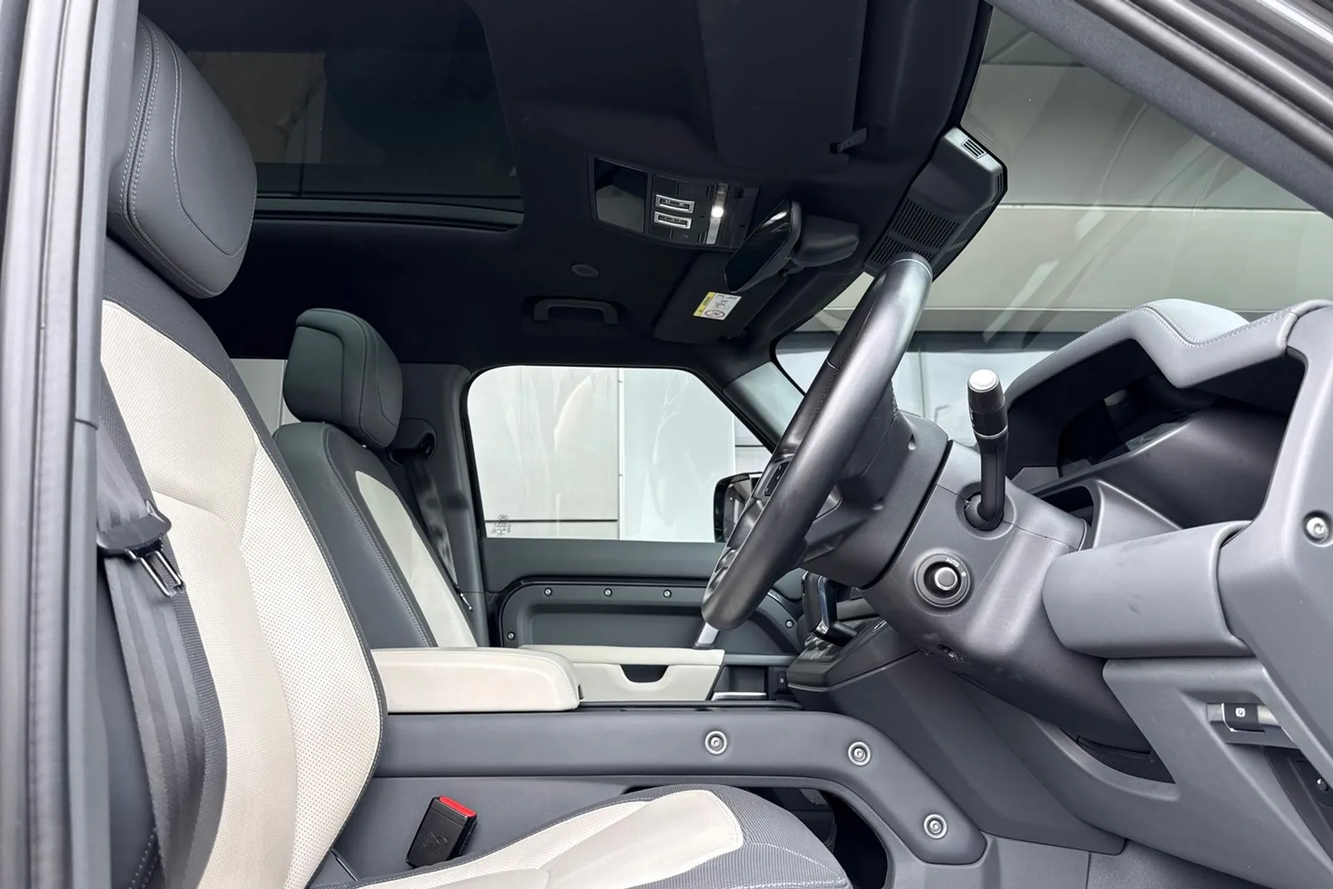 LAND ROVER DEFENDER thumbnail image number 17