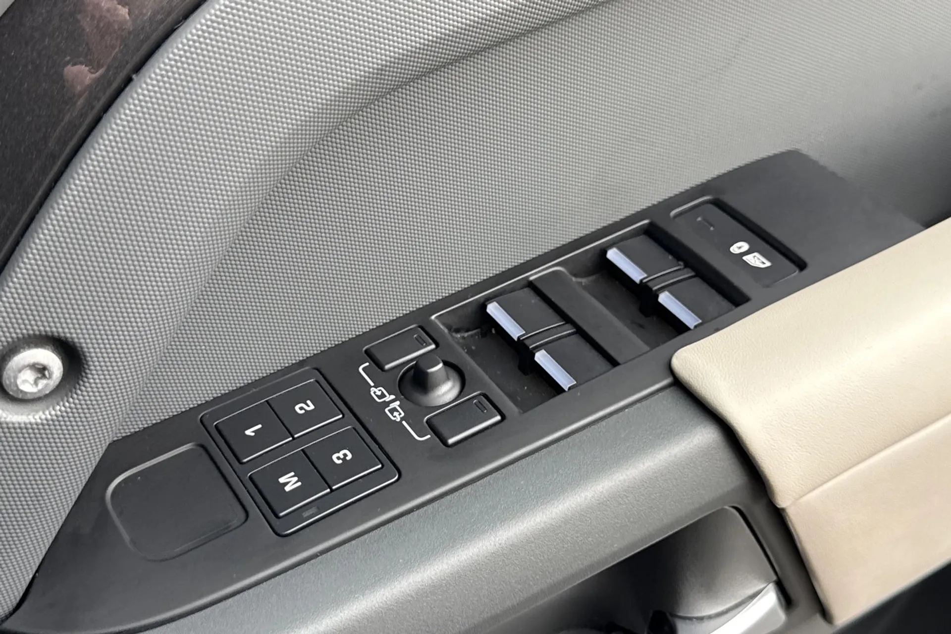 LAND ROVER DEFENDER thumbnail image number 20