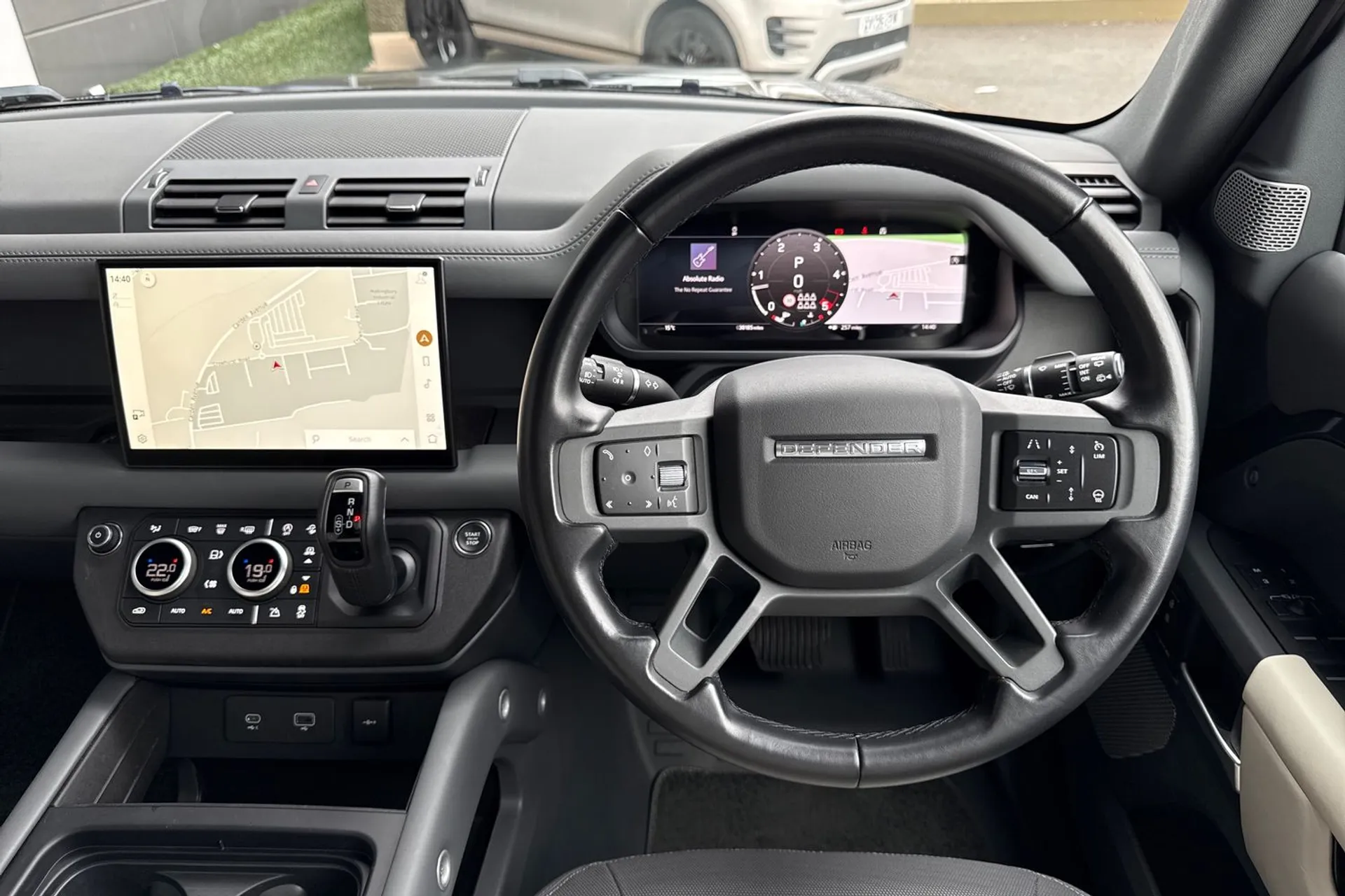 LAND ROVER DEFENDER thumbnail image number 28