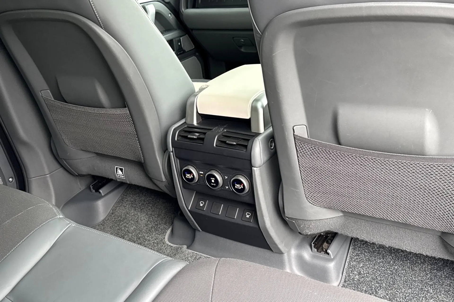 LAND ROVER DEFENDER thumbnail image number 46