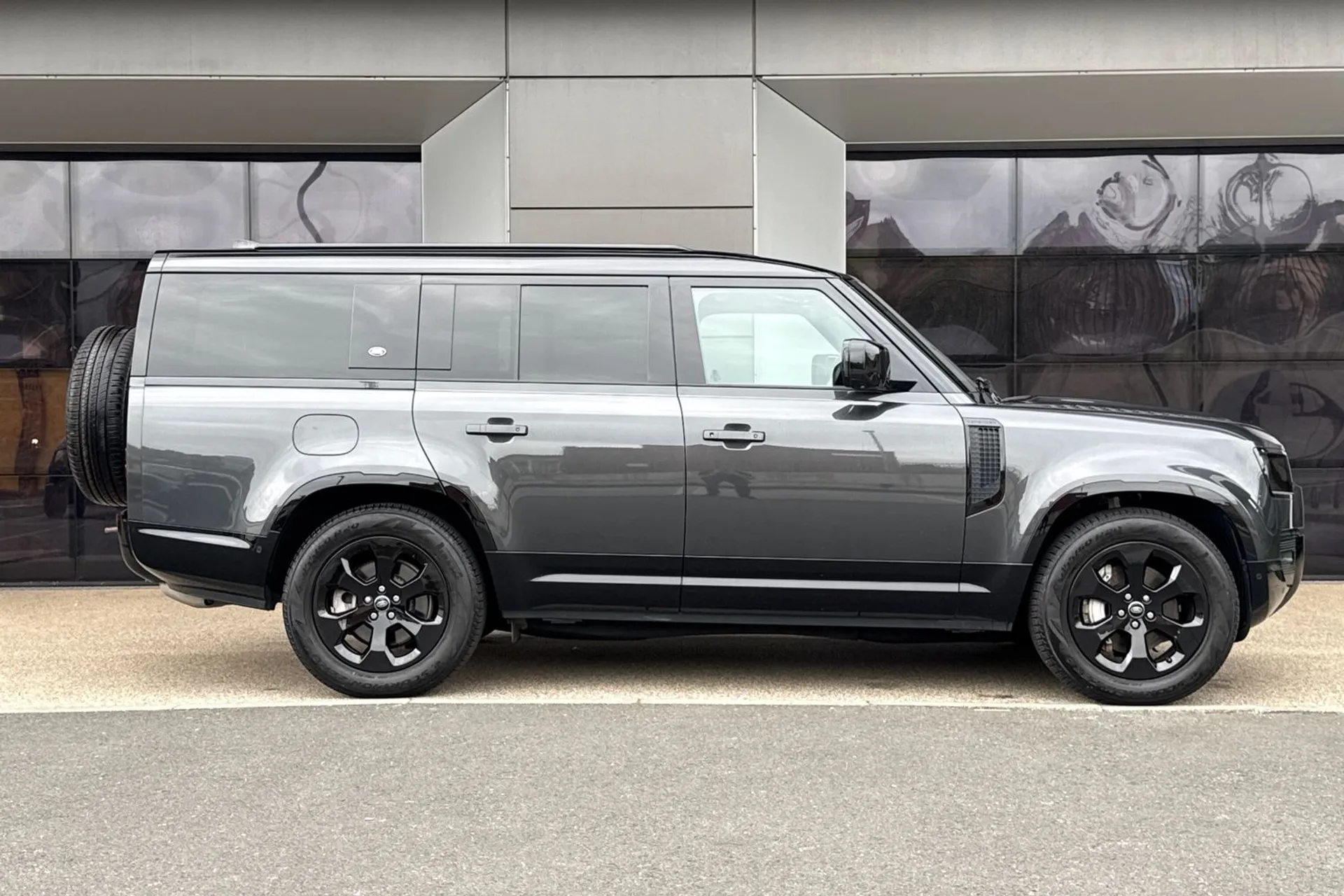 LAND ROVER DEFENDER thumbnail image number 2