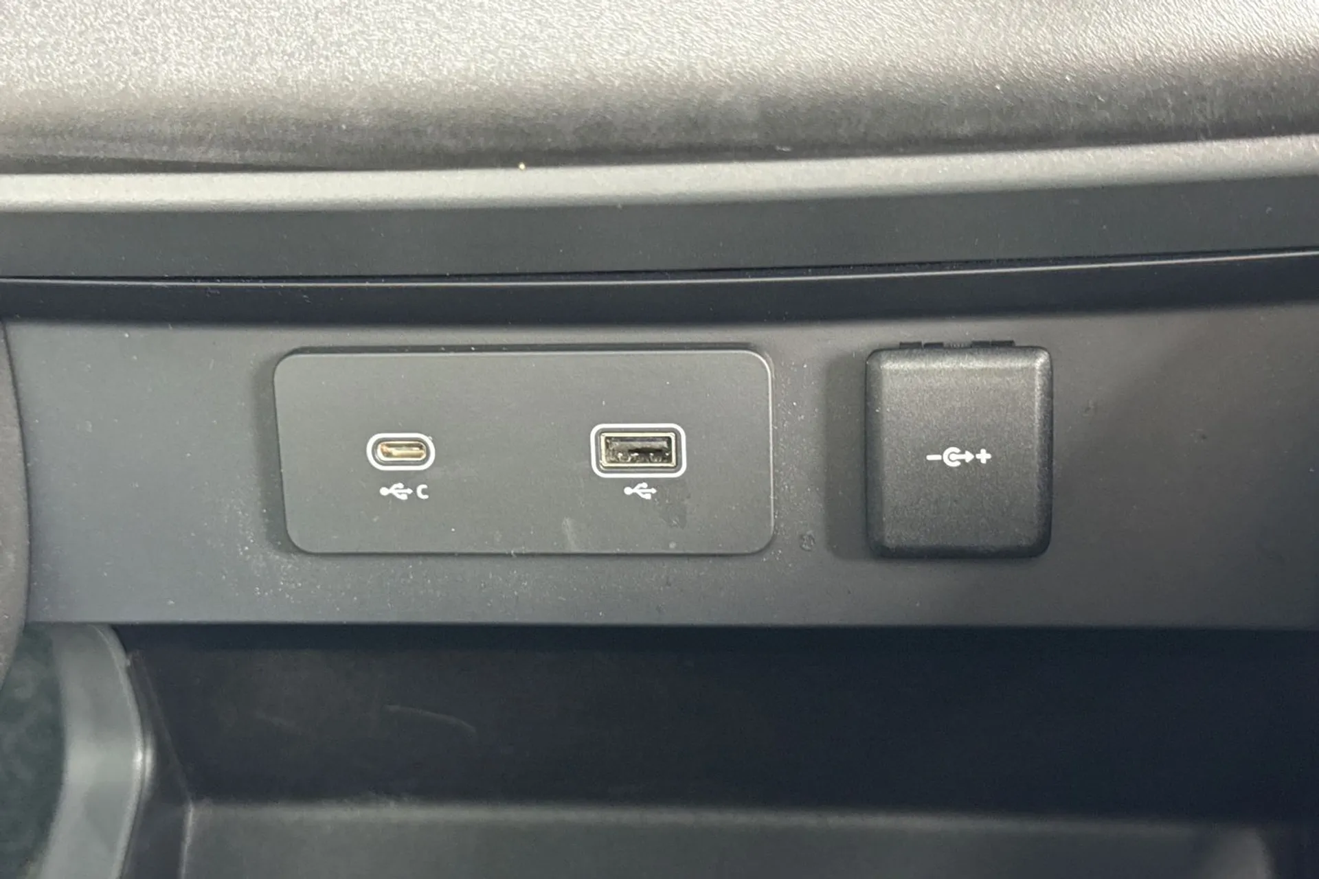 LAND ROVER DEFENDER thumbnail image number 70